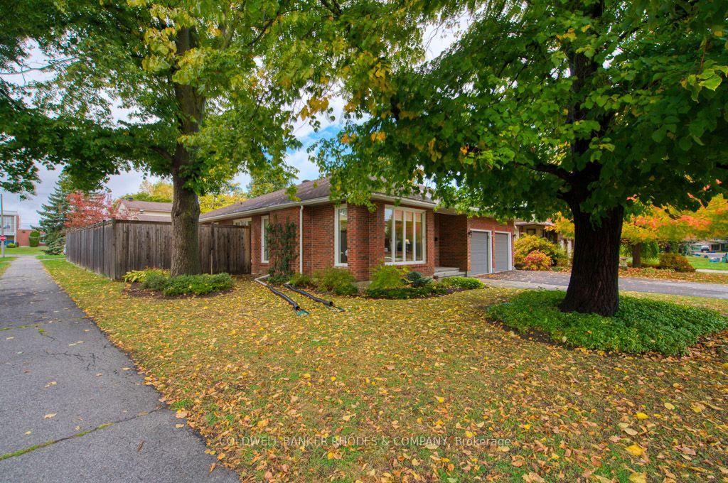 Photo 2 of 34 Gavin Street, Ottawa, Mooneys Bay/Riverside Park — HOMEH