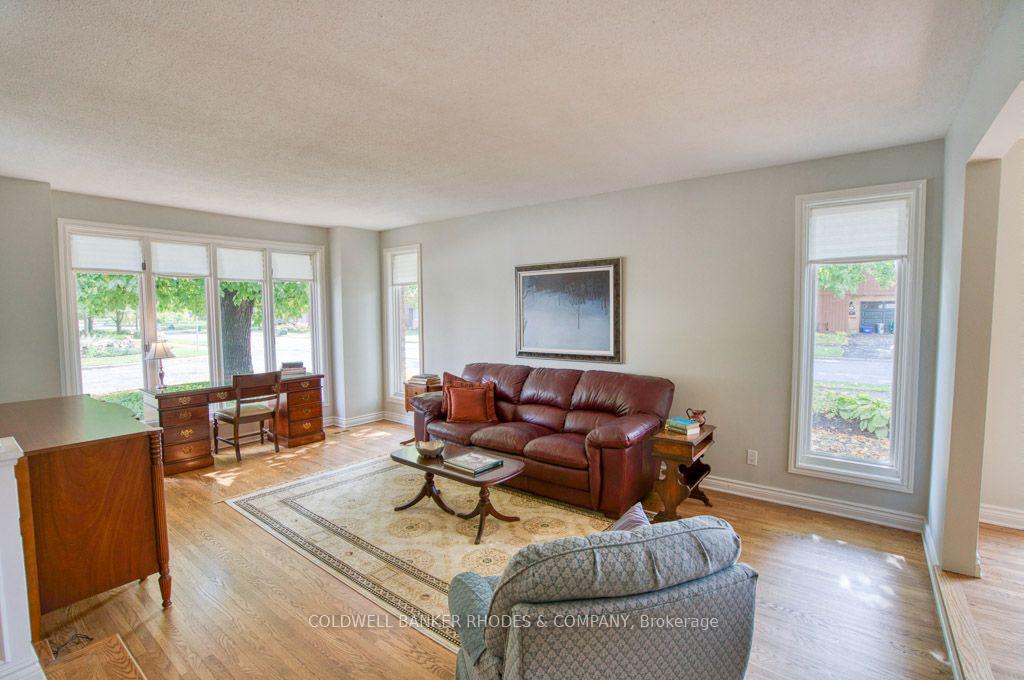 Photo 4 of 34 Gavin Street, Ottawa, Mooneys Bay/Riverside Park — HOMEH