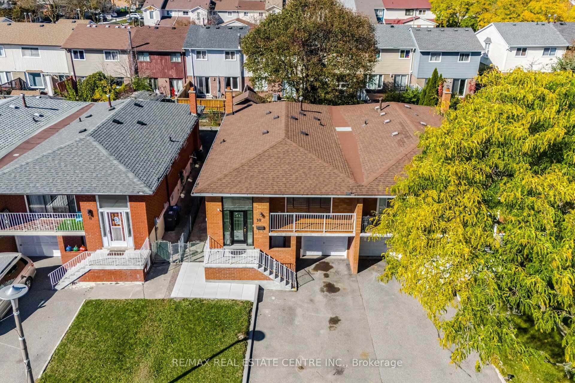 Photo 2 of 10 Major Oaks Drive, Brampton, Madoc — HOMEH