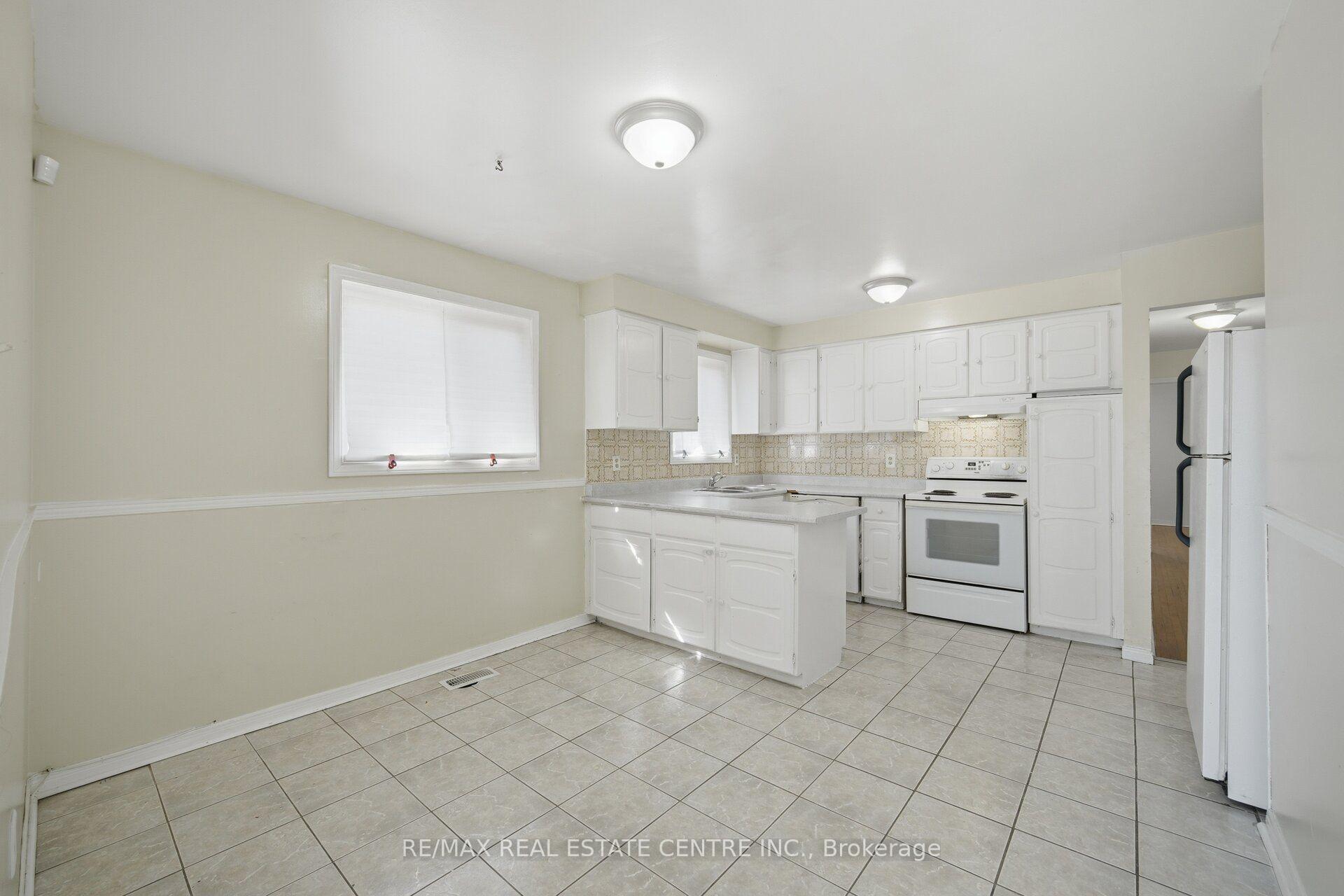 Photo 14 of 10 Major Oaks Drive, Brampton, Madoc — HOMEH