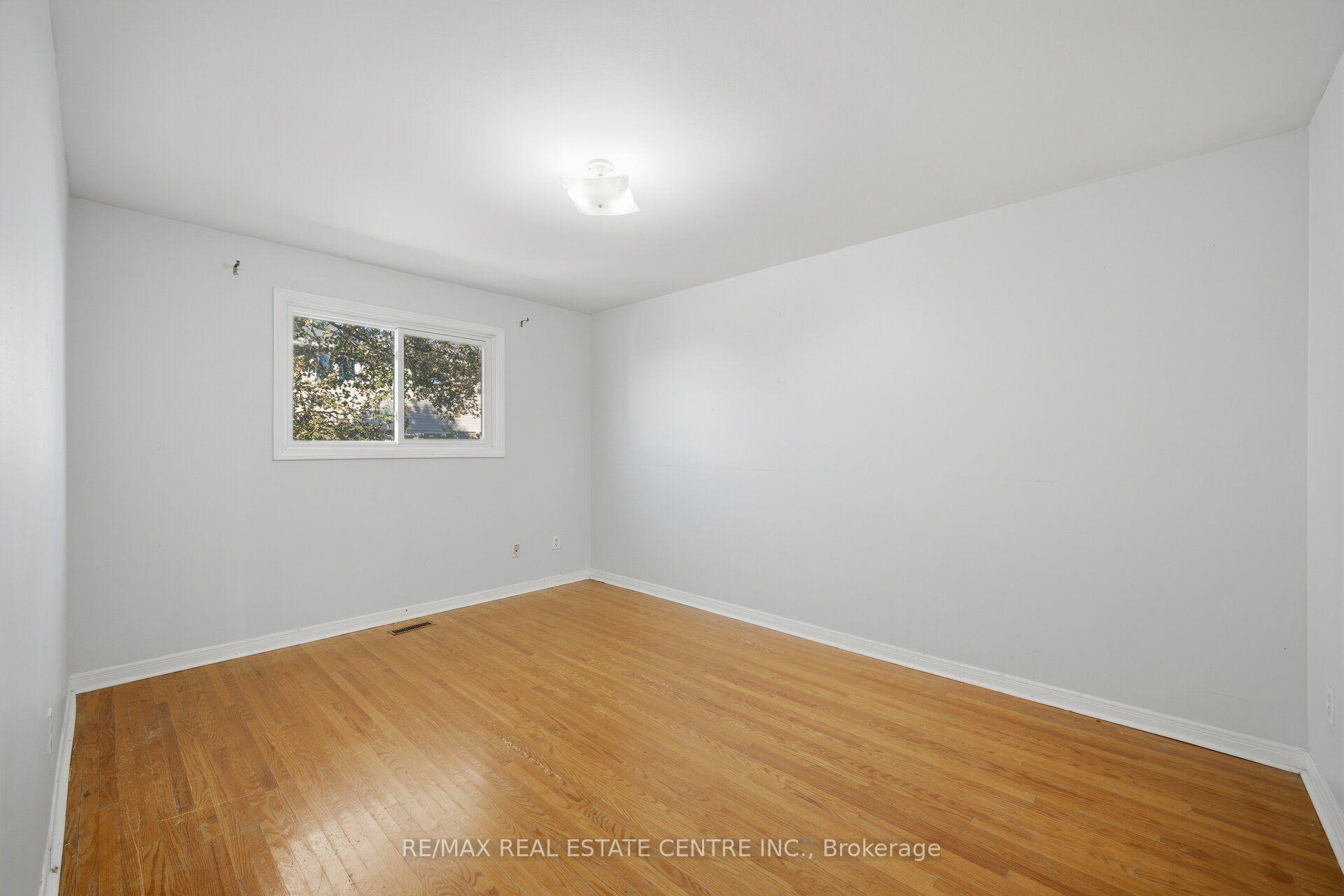 Photo 21 of 10 Major Oaks Drive, Brampton, Madoc — HOMEH