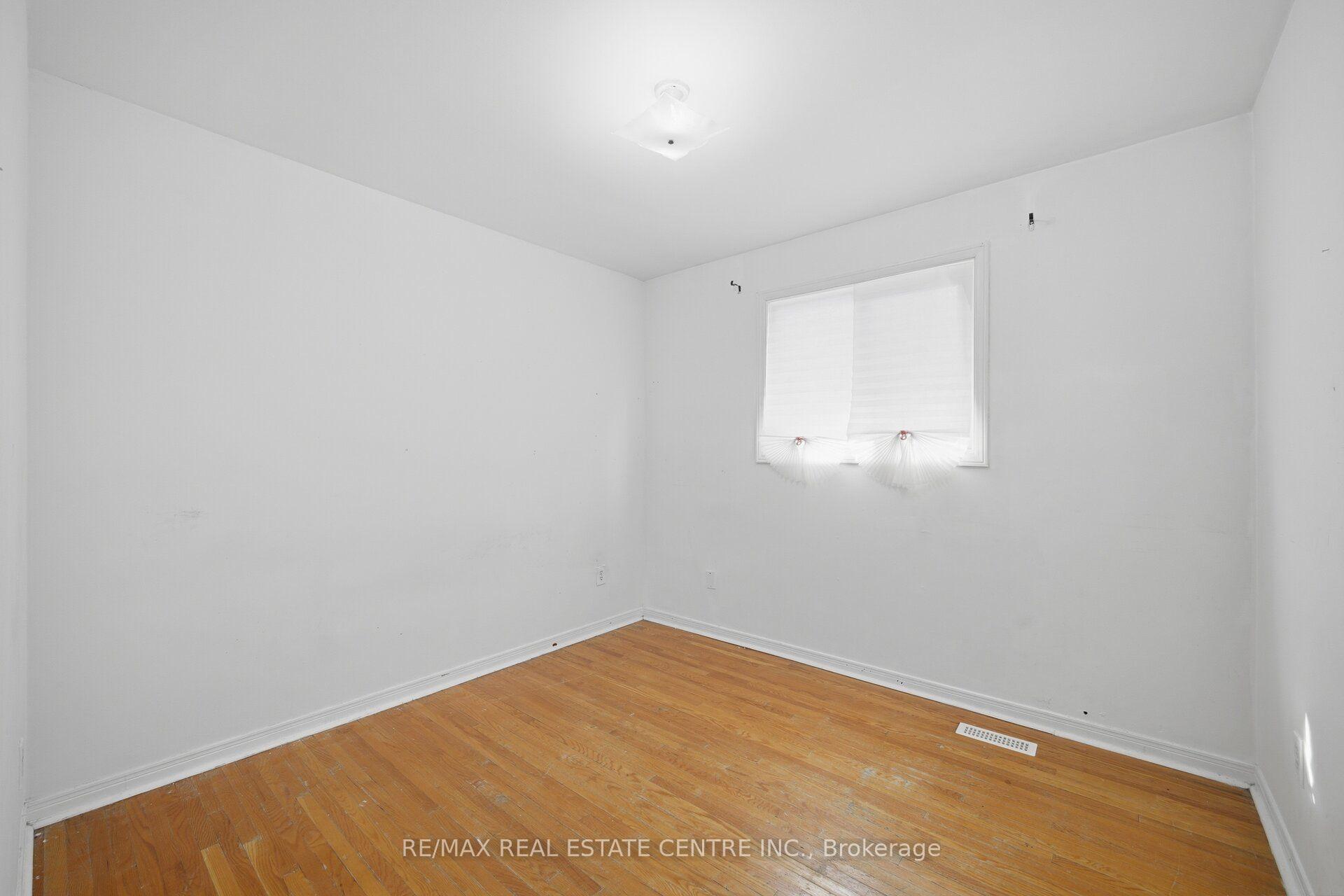 Photo 23 of 10 Major Oaks Drive, Brampton, Madoc — HOMEH