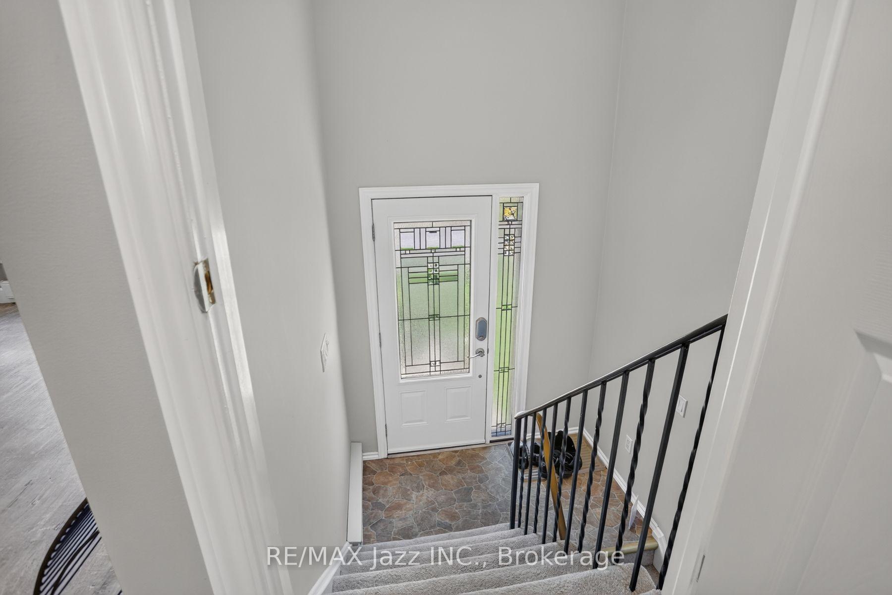 Photo 3 of 691 Attersley Drive, Oshawa, Pinecrest — HOMEH