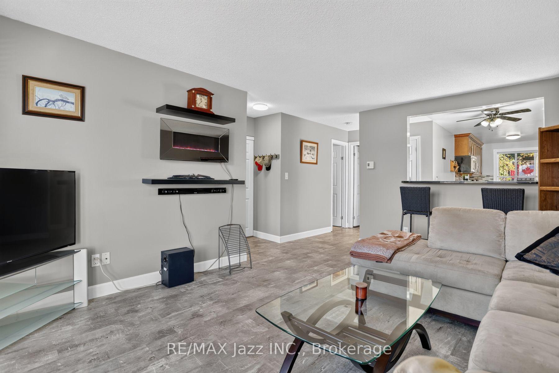 Photo 5 of 691 Attersley Drive, Oshawa, Pinecrest — HOMEH