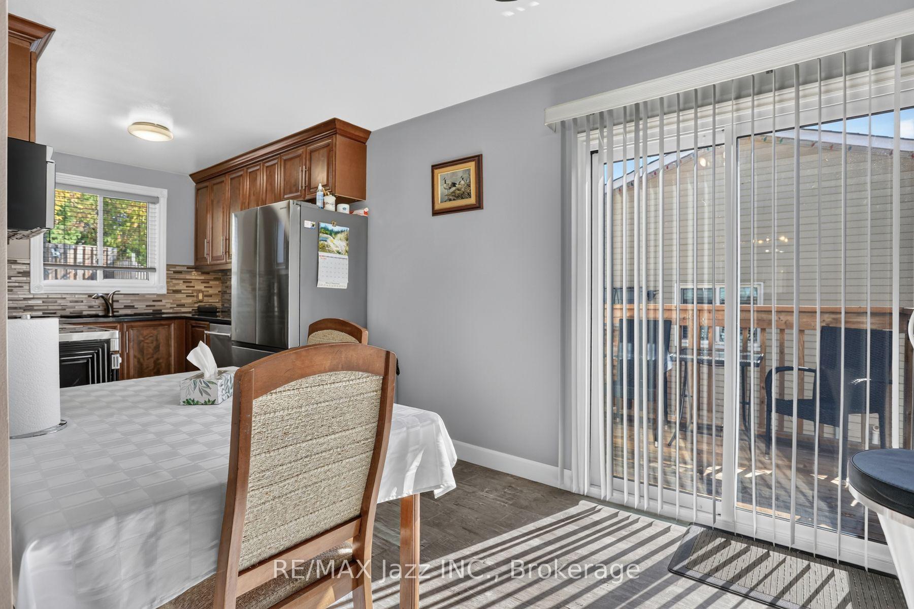 Photo 8 of 691 Attersley Drive, Oshawa, Pinecrest — HOMEH