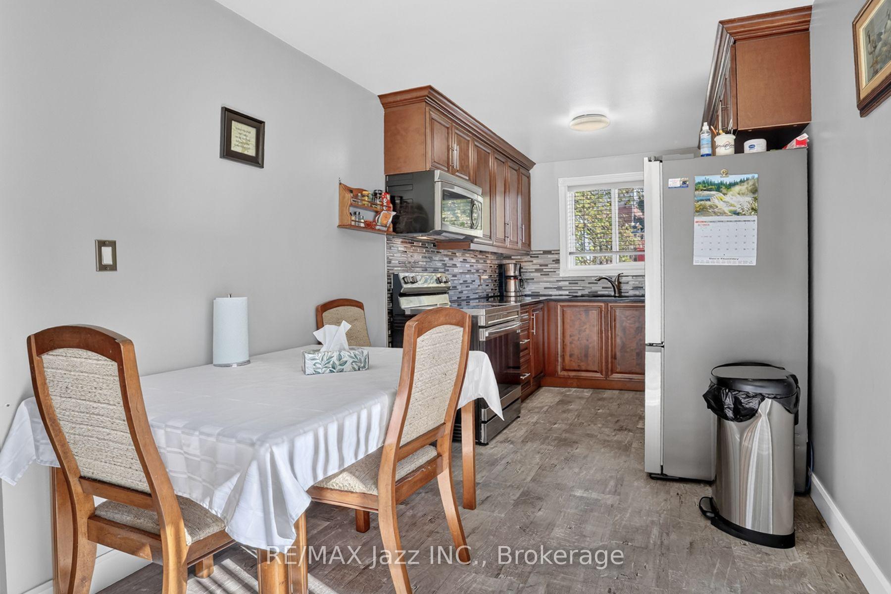 Photo 9 of 691 Attersley Drive, Oshawa, Pinecrest — HOMEH