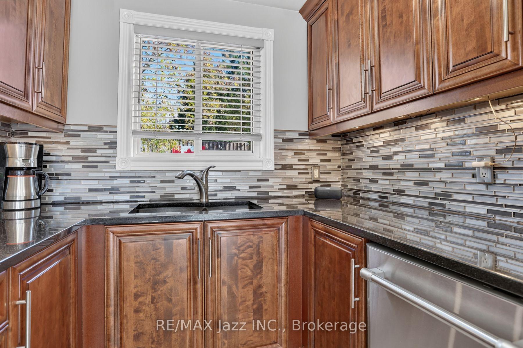 Photo 11 of 691 Attersley Drive, Oshawa, Pinecrest — HOMEH