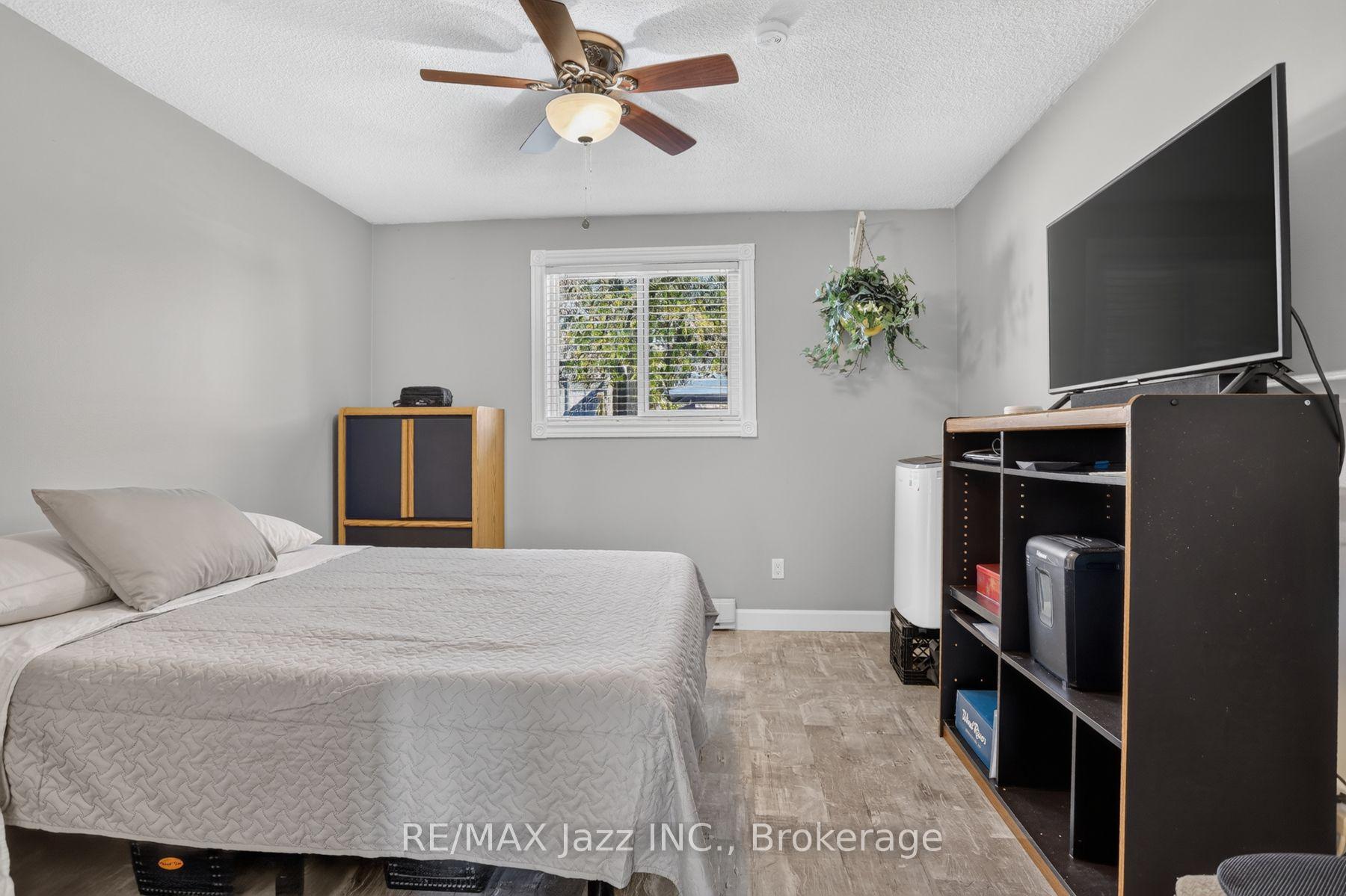 Photo 14 of 691 Attersley Drive, Oshawa, Pinecrest — HOMEH