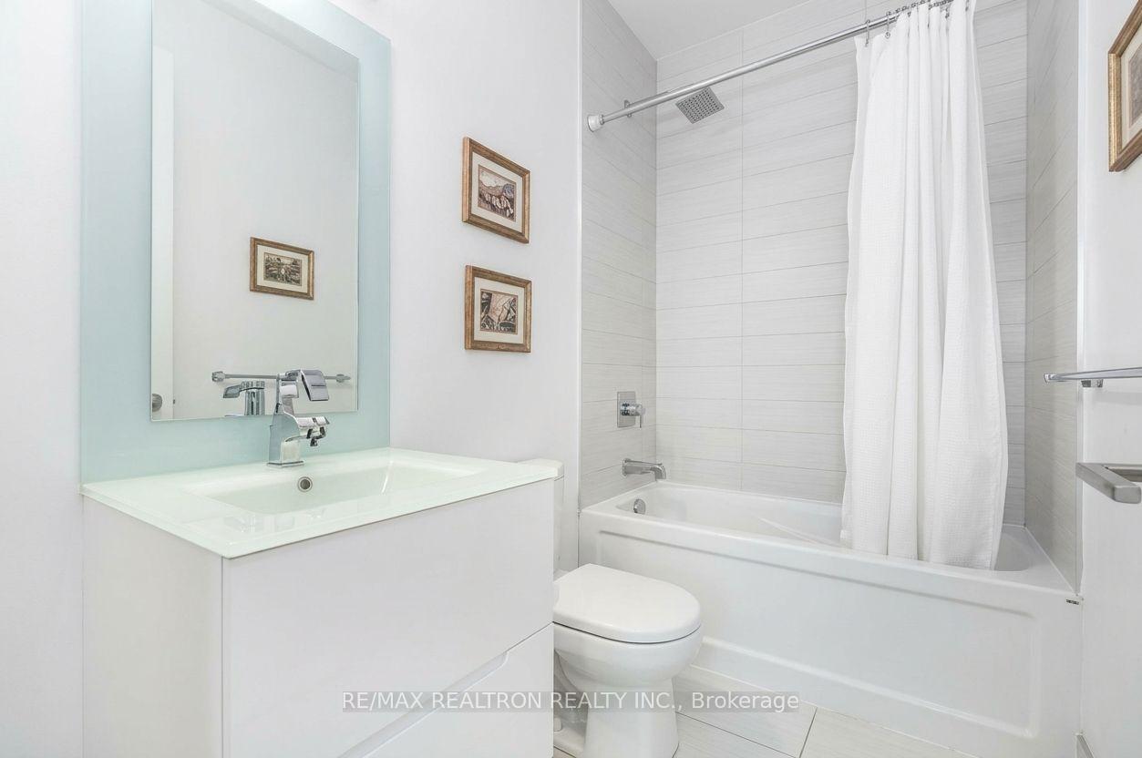 Photo 4 of Unit 627, 111 St Clair Avenue W, Toronto, Yonge-St. Clair — HOMEH