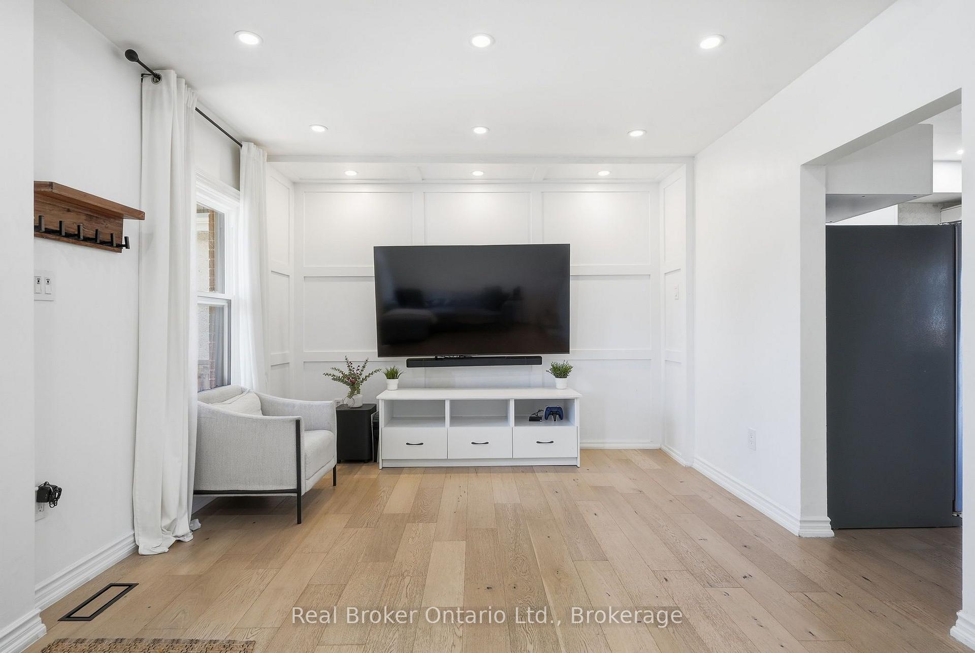 Photo 9 of 23 Barons Avenue N, Hamilton, Homeside — HOMEH