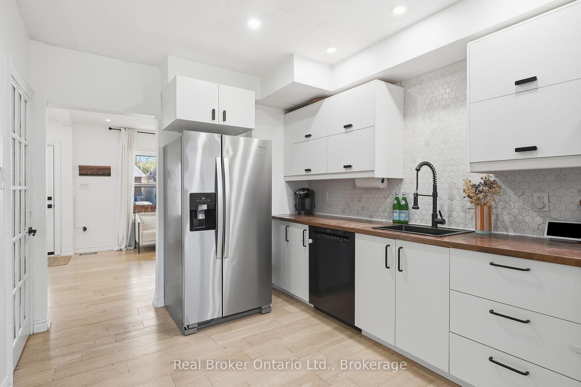 Photo 11 of 23 Barons Avenue N, Hamilton, Homeside — HOMEH
