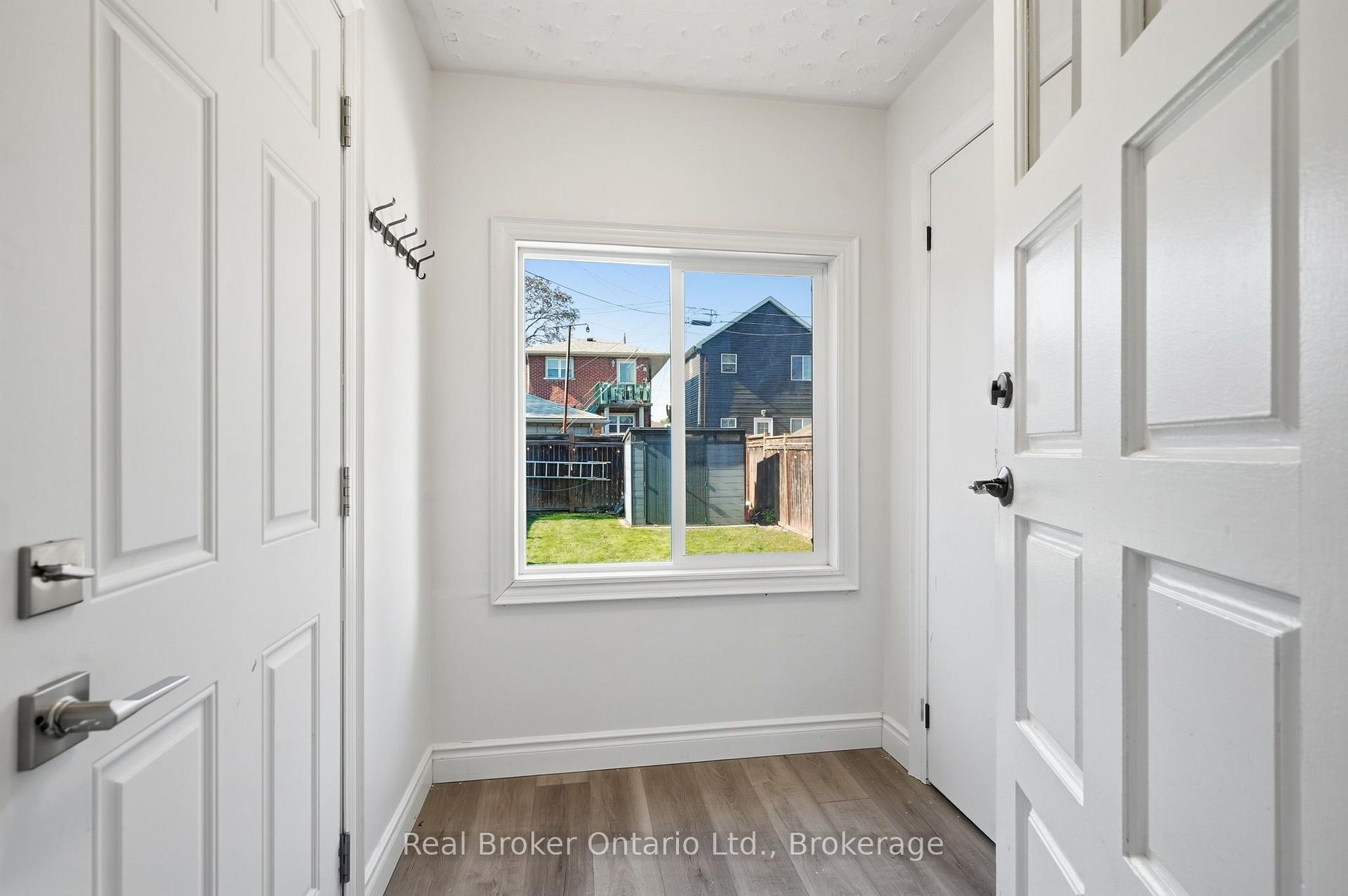 Photo 14 of 23 Barons Avenue N, Hamilton, Homeside — HOMEH