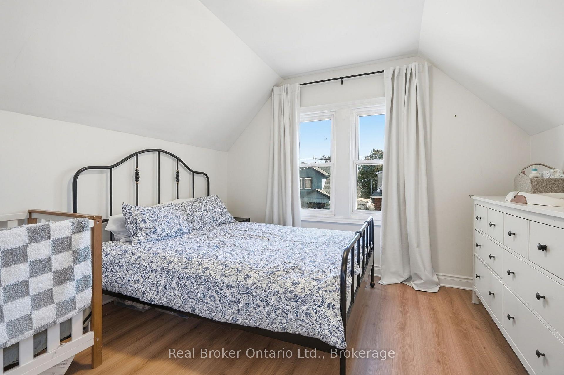 Photo 21 of 23 Barons Avenue N, Hamilton, Homeside — HOMEH