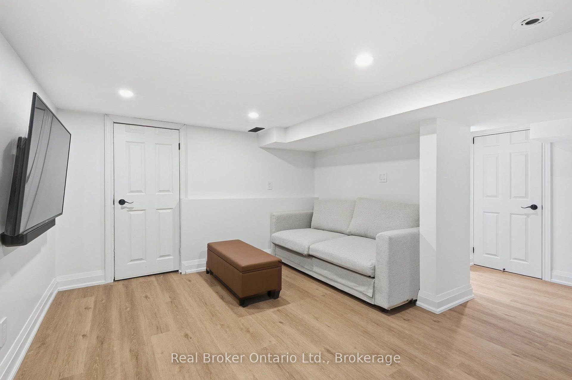 Photo 25 of 23 Barons Avenue N, Hamilton, Homeside — HOMEH