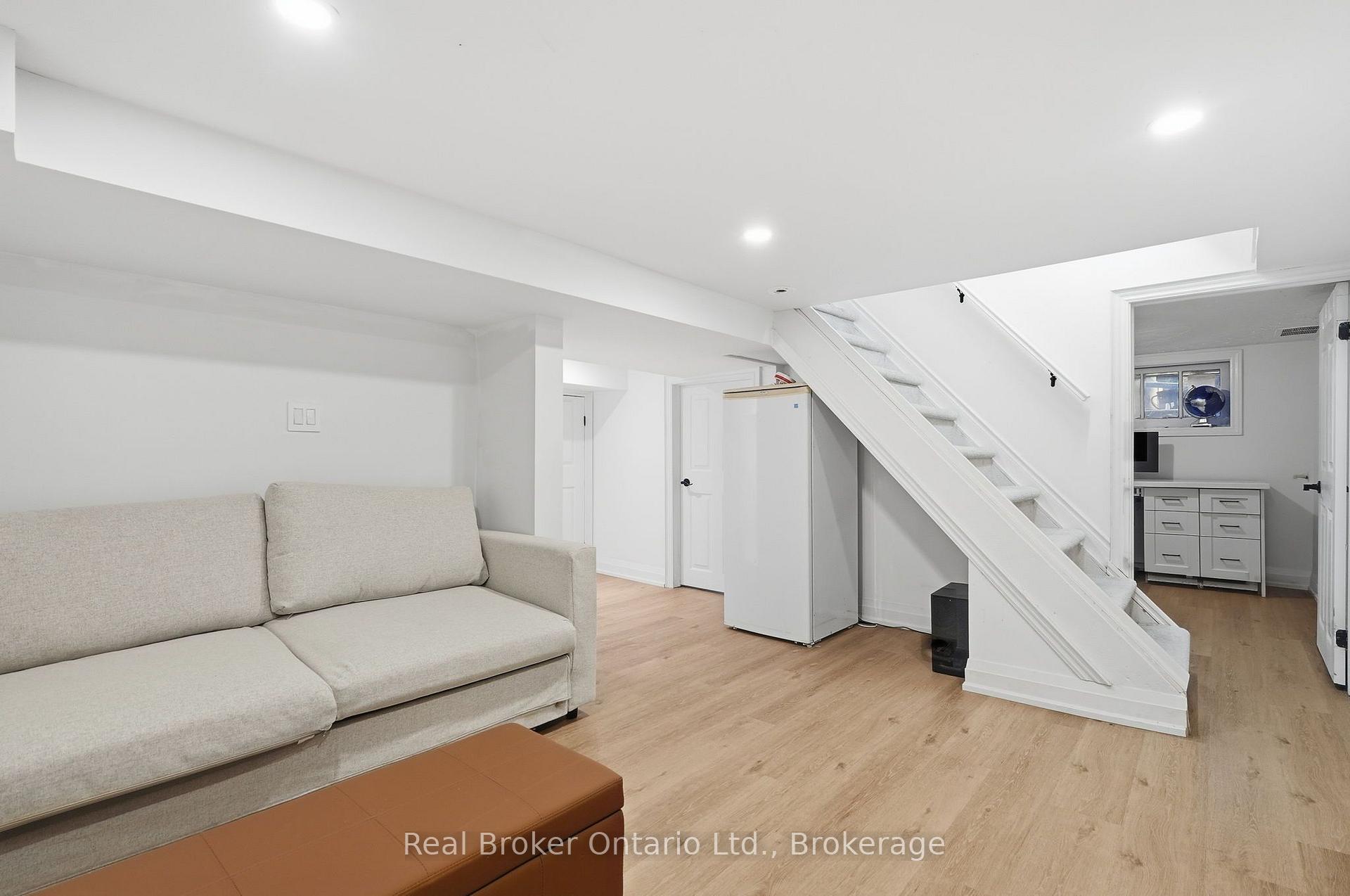 Photo 26 of 23 Barons Avenue N, Hamilton, Homeside — HOMEH