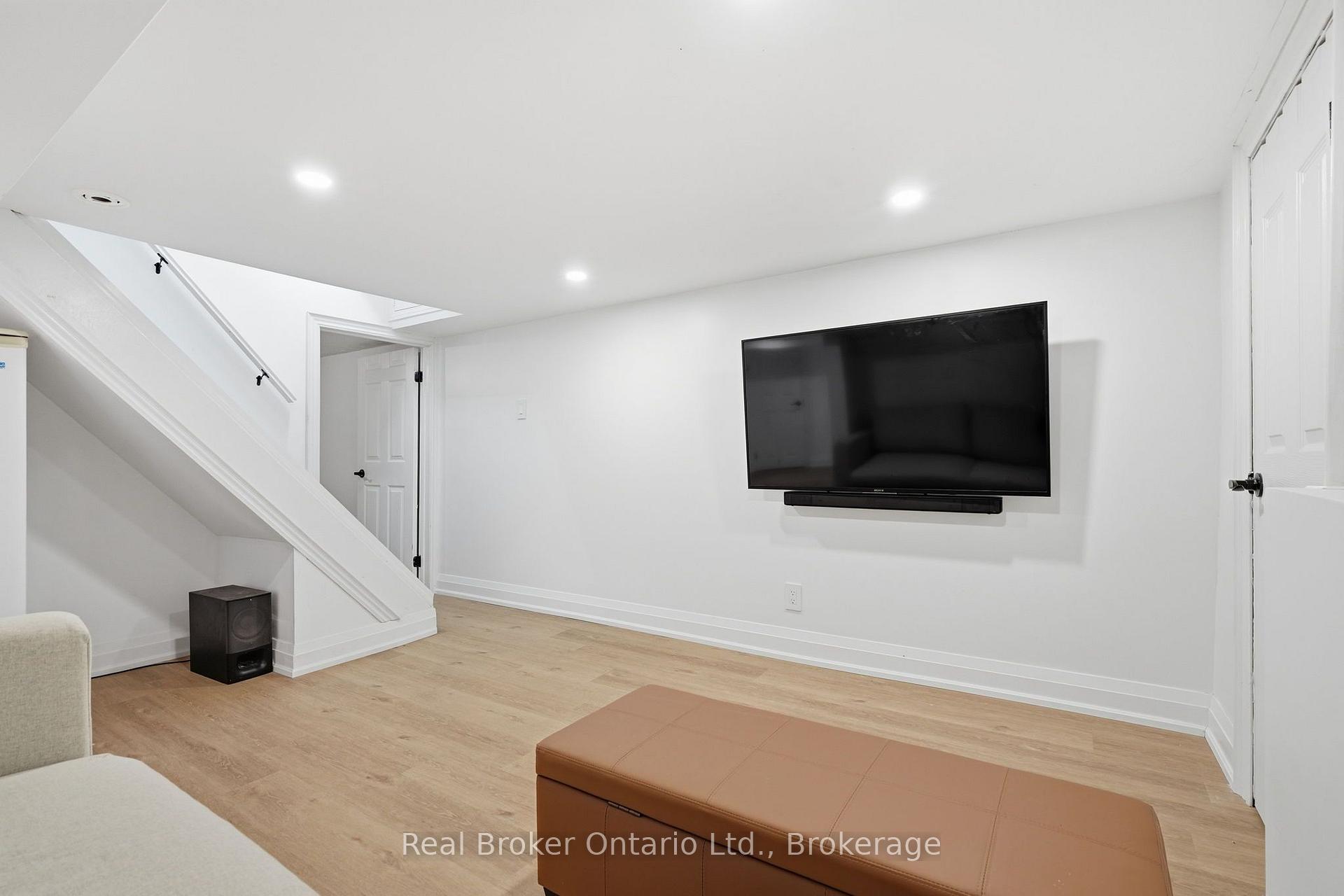 Photo 27 of 23 Barons Avenue N, Hamilton, Homeside — HOMEH