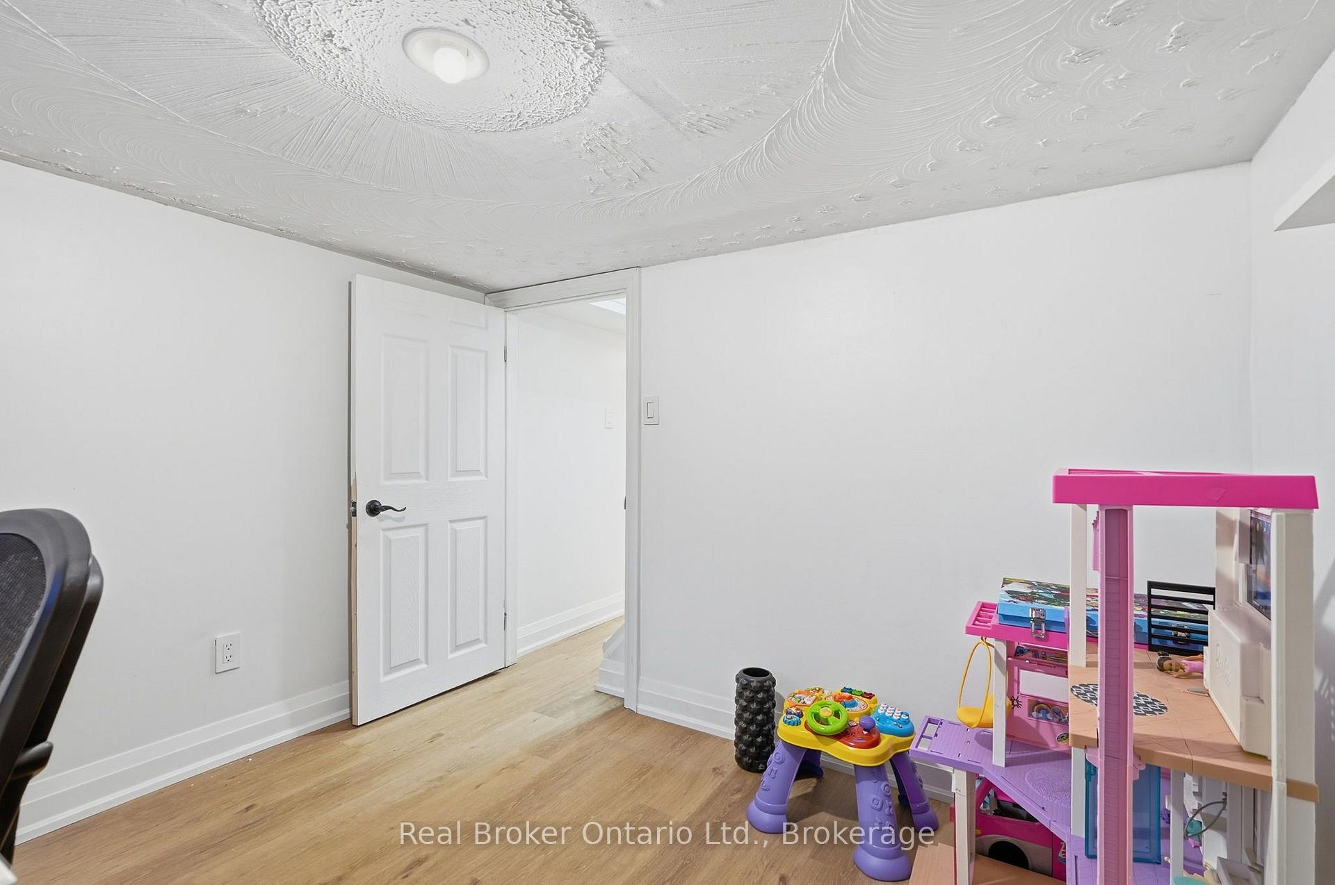 Photo 29 of 23 Barons Avenue N, Hamilton, Homeside — HOMEH