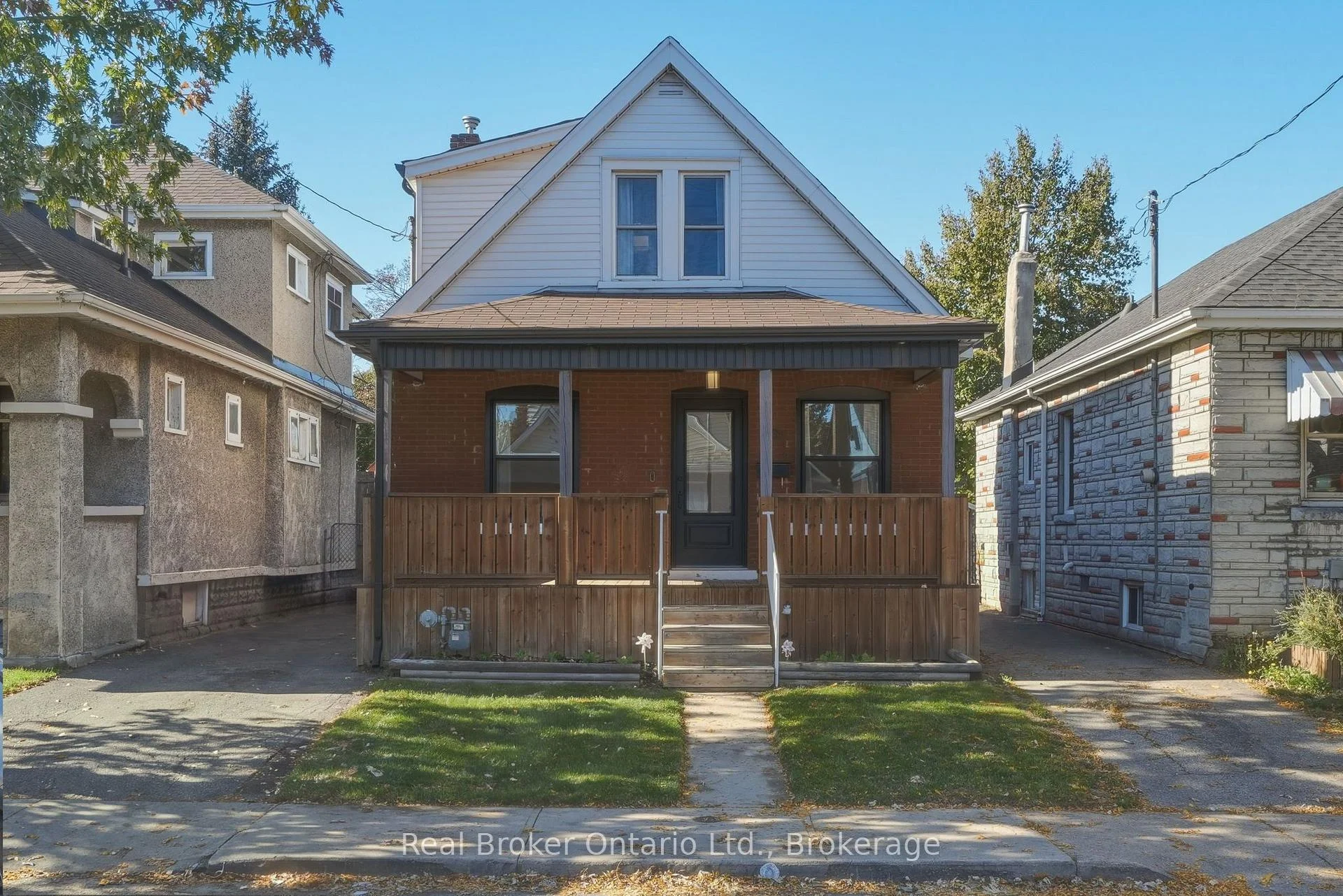Photo of 23 Barons Avenue N