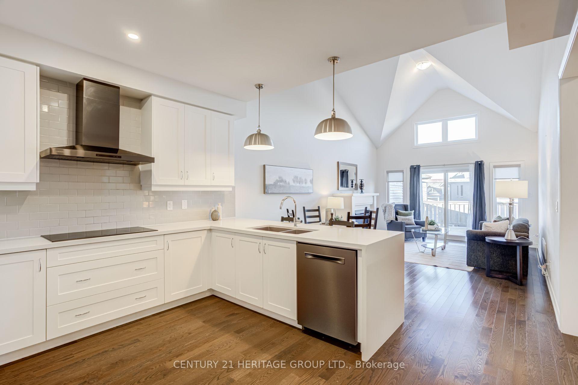 Photo 10 of 8 Pietrowski Drive, Georgina, Keswick North — HOMEH