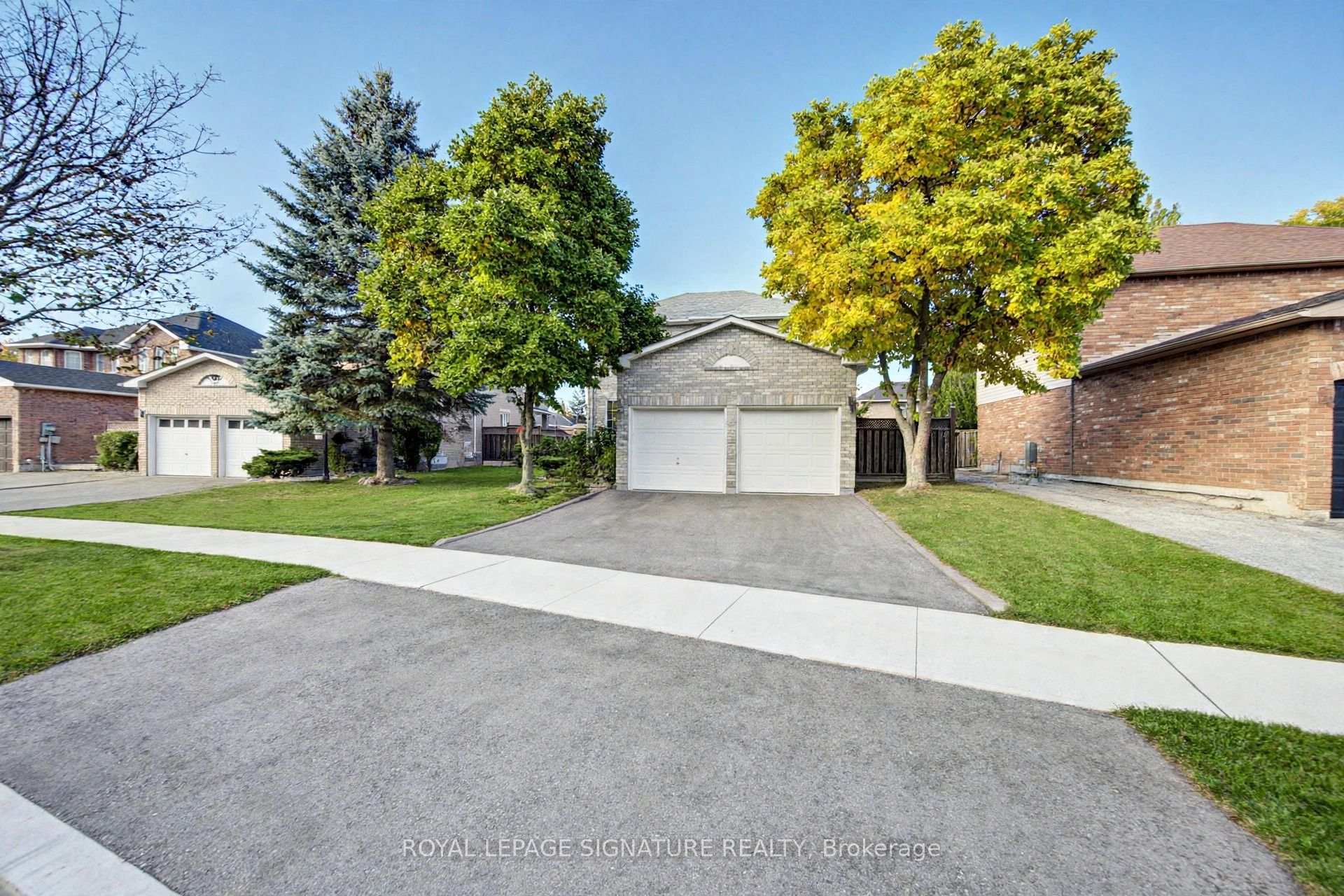 Photo 3 of 1180 Oriole Crescent, Innisfil, Alcona — HOMEH