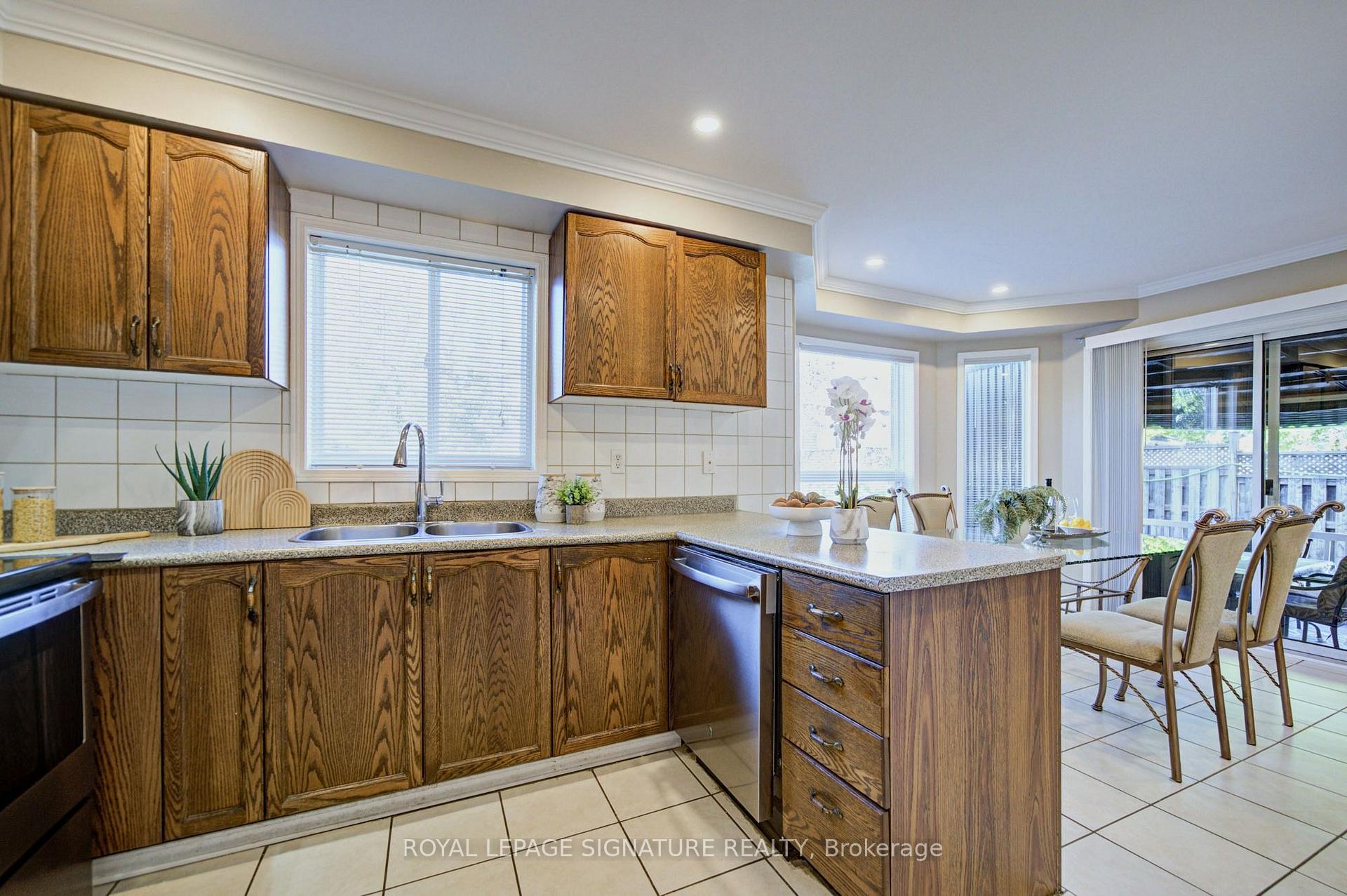 Photo 17 of 1180 Oriole Crescent, Innisfil, Alcona — HOMEH