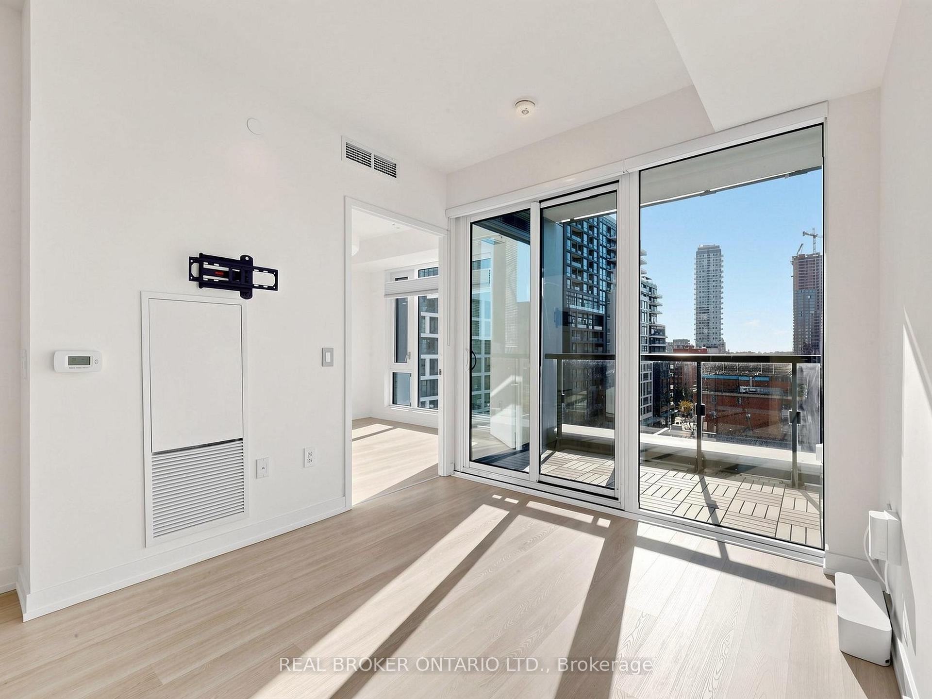Photo 5 of Unit 816, 158 Front Street E, Toronto, Moss Park — HOMEH