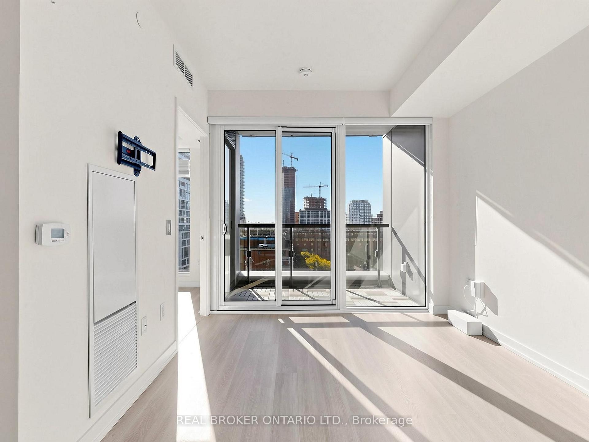 Photo 6 of Unit 816, 158 Front Street E, Toronto, Moss Park — HOMEH