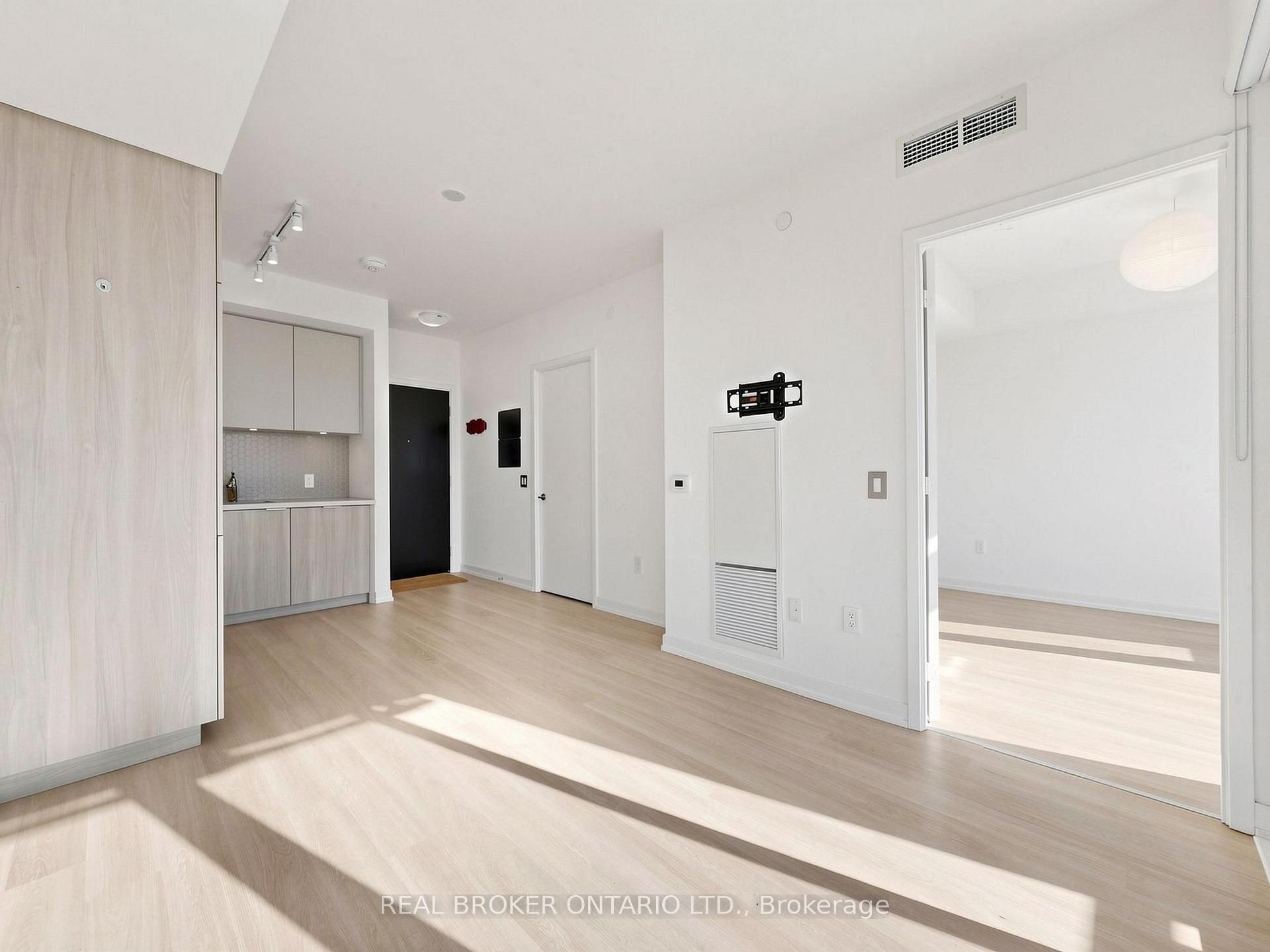 Photo 7 of Unit 816, 158 Front Street E, Toronto, Moss Park — HOMEH