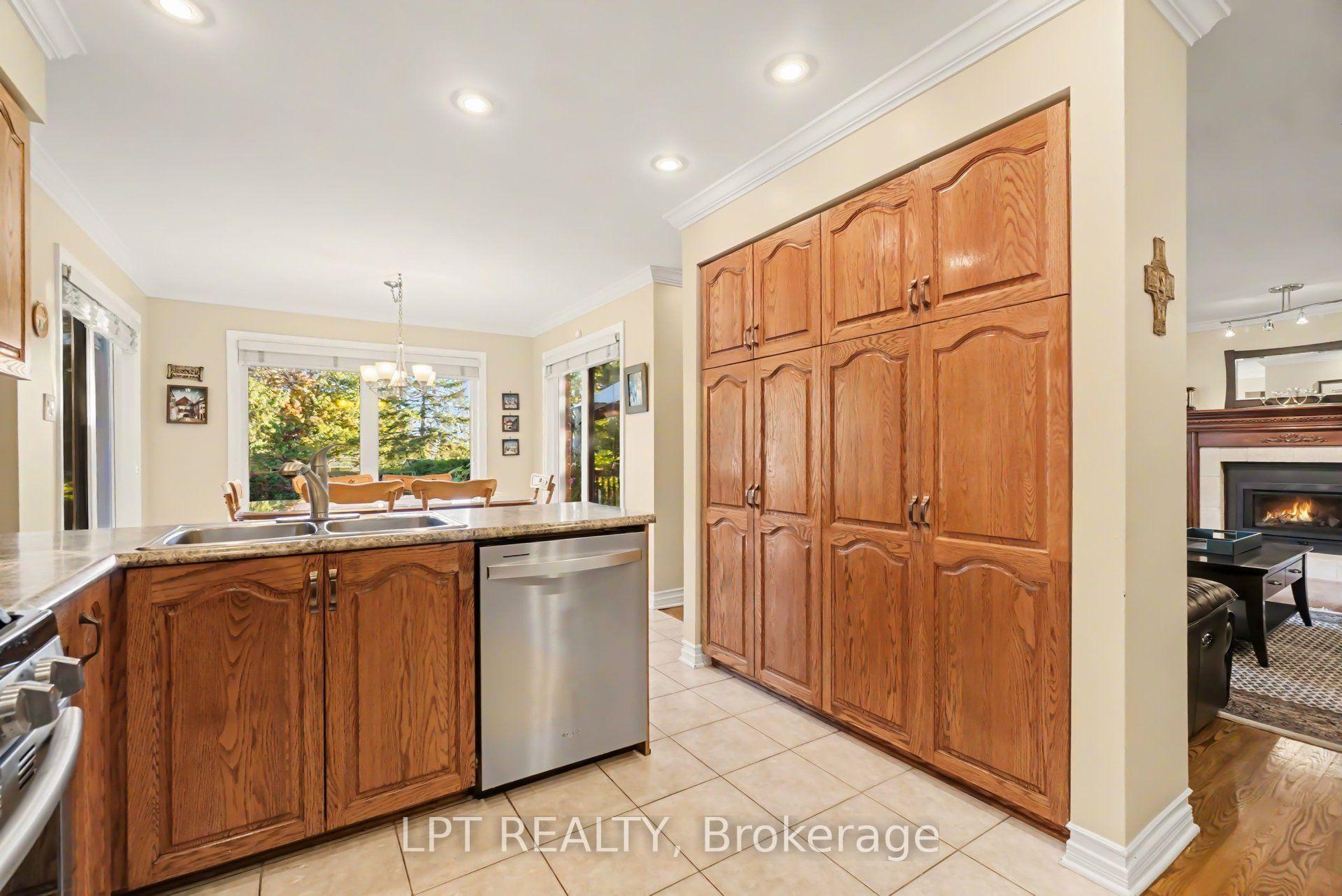 Photo 11 of 24 Belleview Drive, Ottawa, Kanata - Katimavik — HOMEH