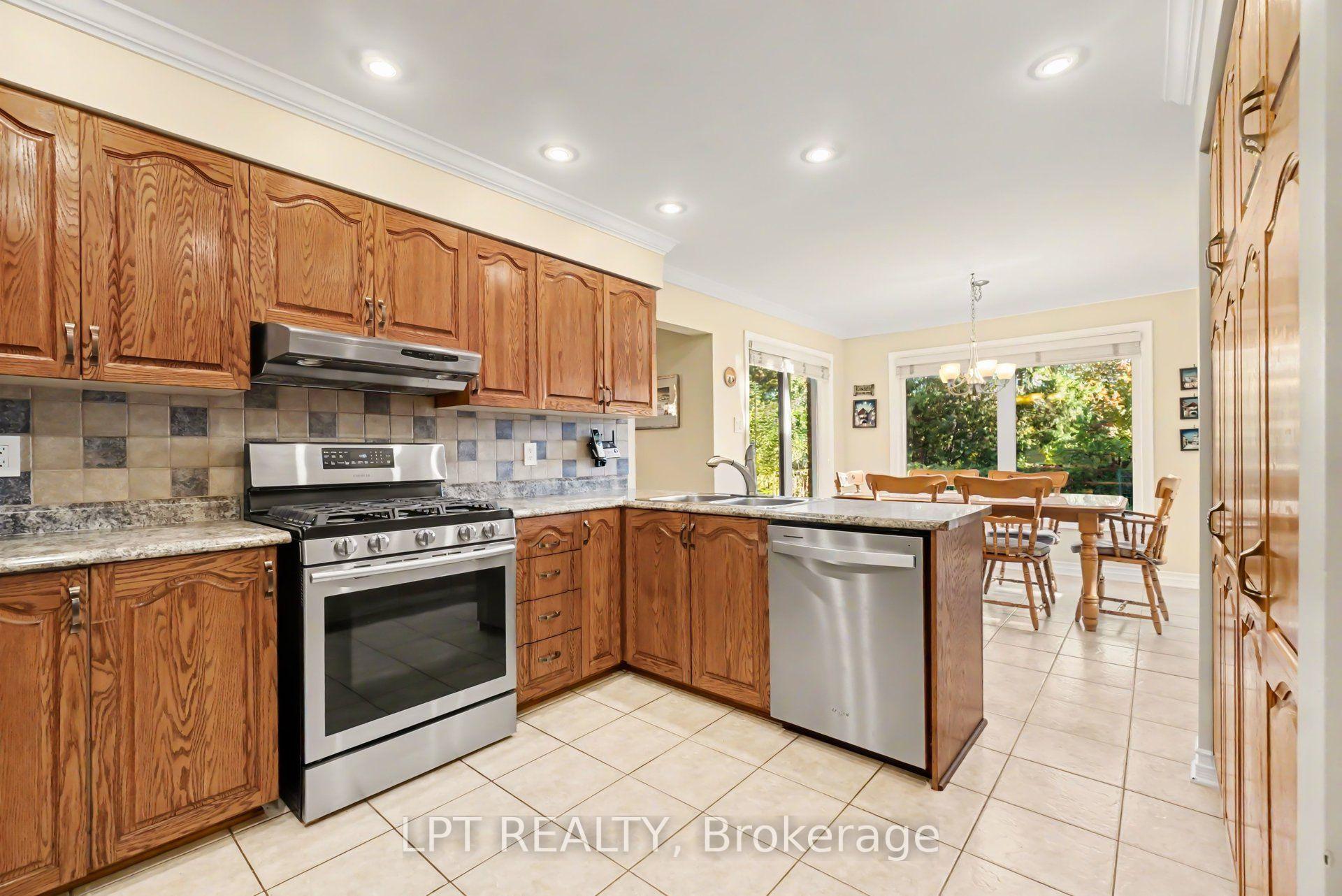 Photo 12 of 24 Belleview Drive, Ottawa, Kanata - Katimavik — HOMEH