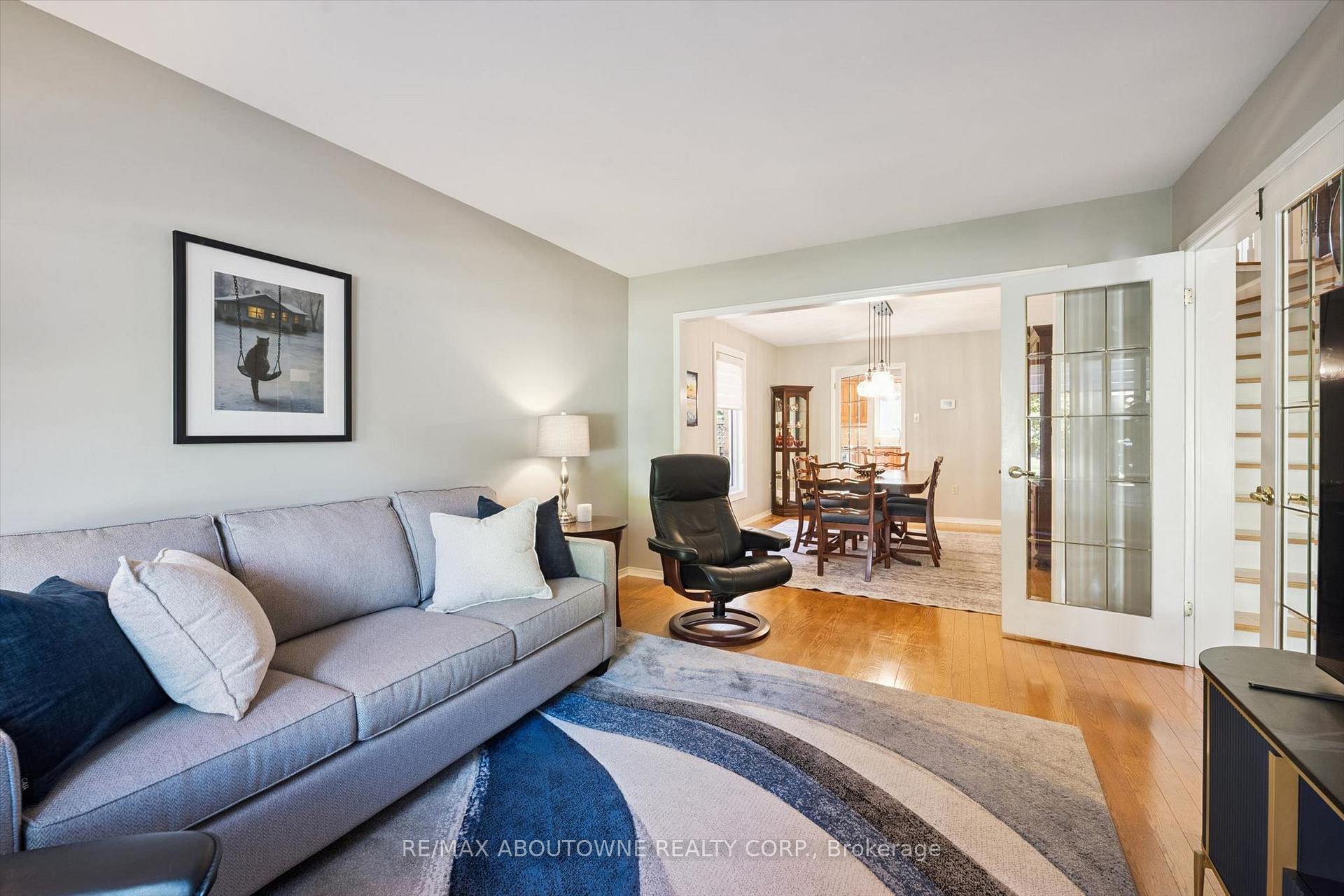Photo 6 of 2086 Sprucedale Drive, Oakville, River Oaks — HOMEH