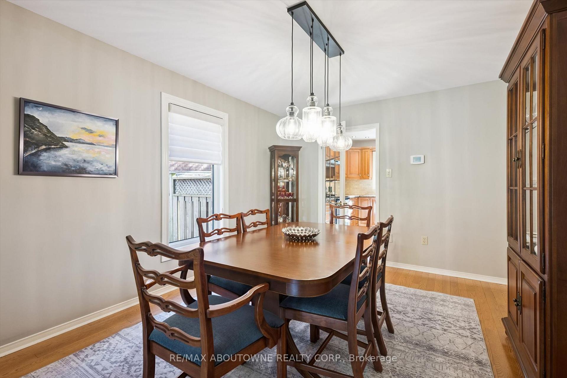 Photo 7 of 2086 Sprucedale Drive, Oakville, River Oaks — HOMEH
