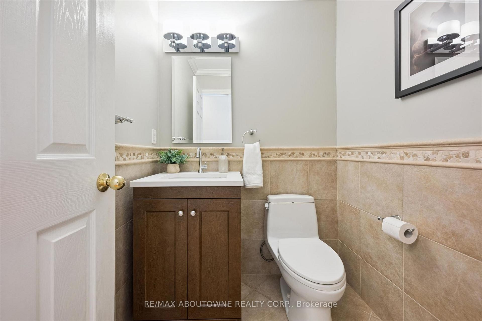 Photo 18 of 2086 Sprucedale Drive, Oakville, River Oaks — HOMEH