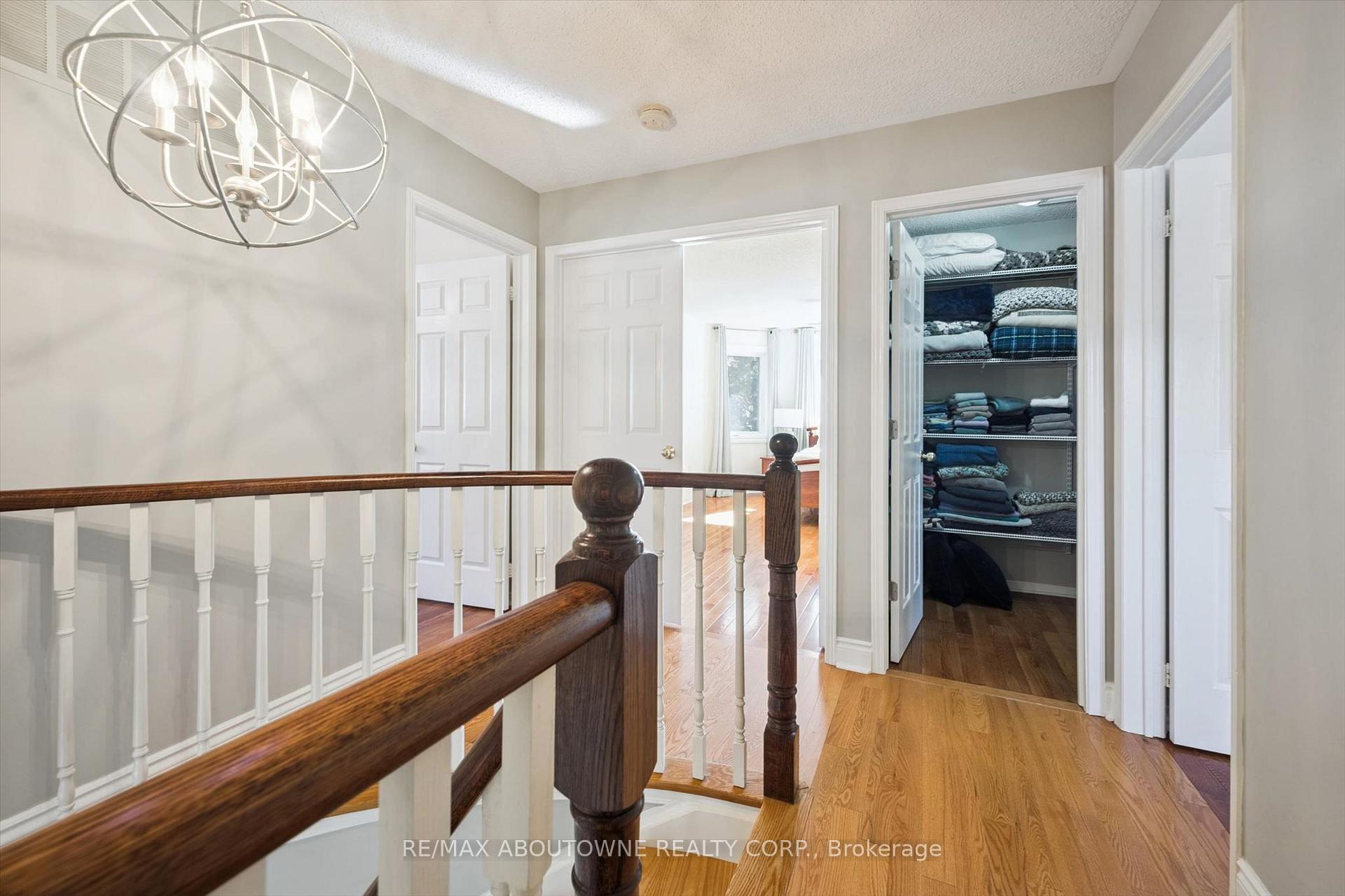 Photo 20 of 2086 Sprucedale Drive, Oakville, River Oaks — HOMEH
