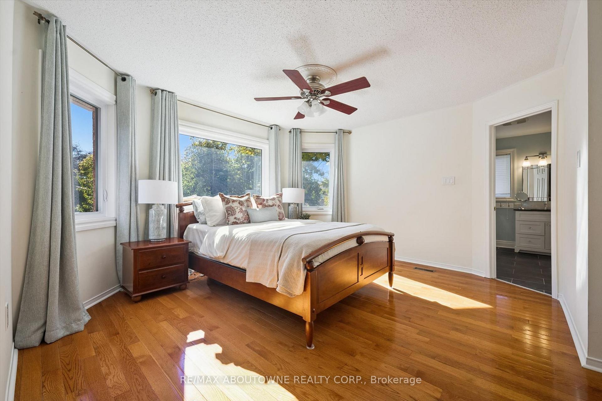 Photo 21 of 2086 Sprucedale Drive, Oakville, River Oaks — HOMEH