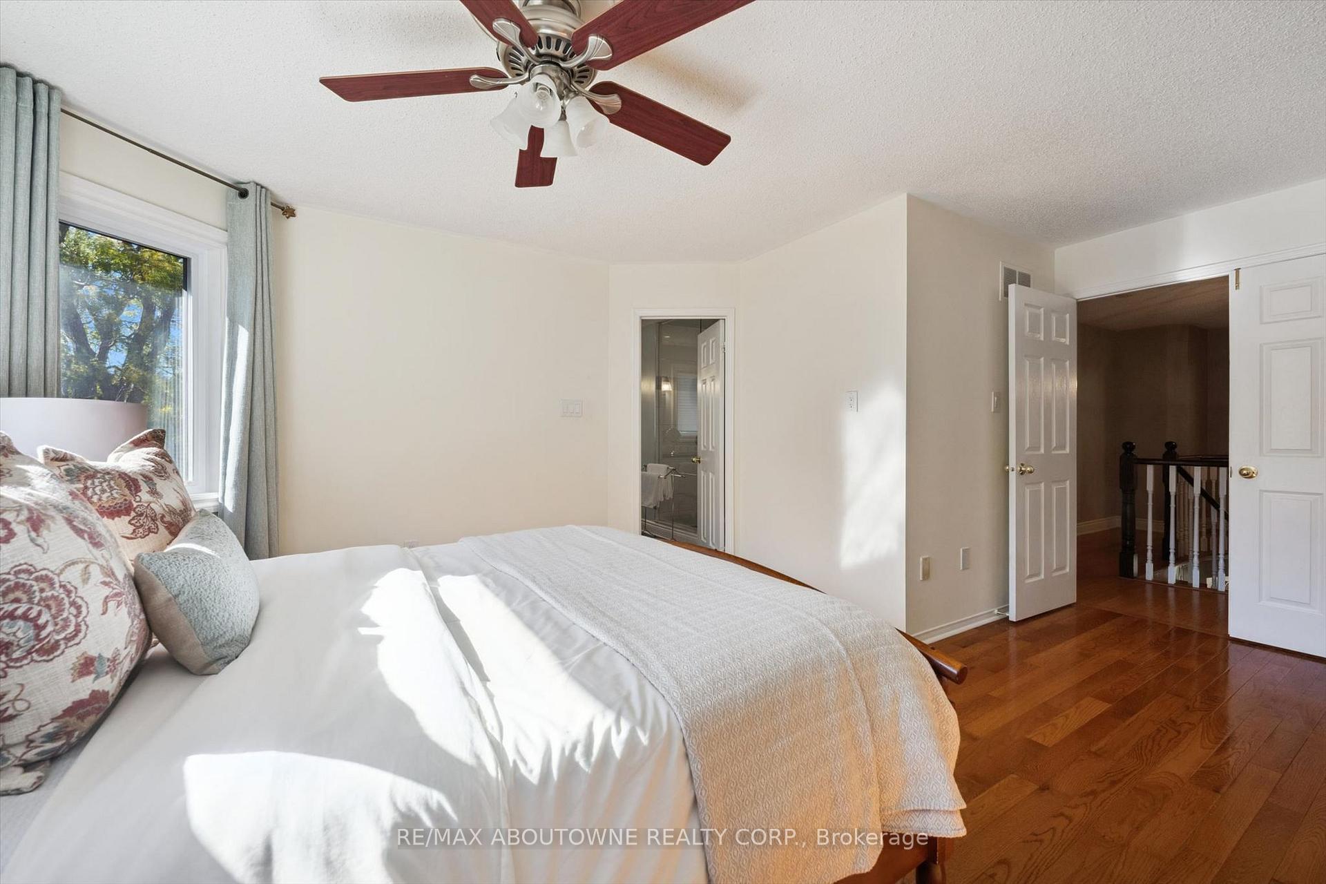 Photo 23 of 2086 Sprucedale Drive, Oakville, River Oaks — HOMEH