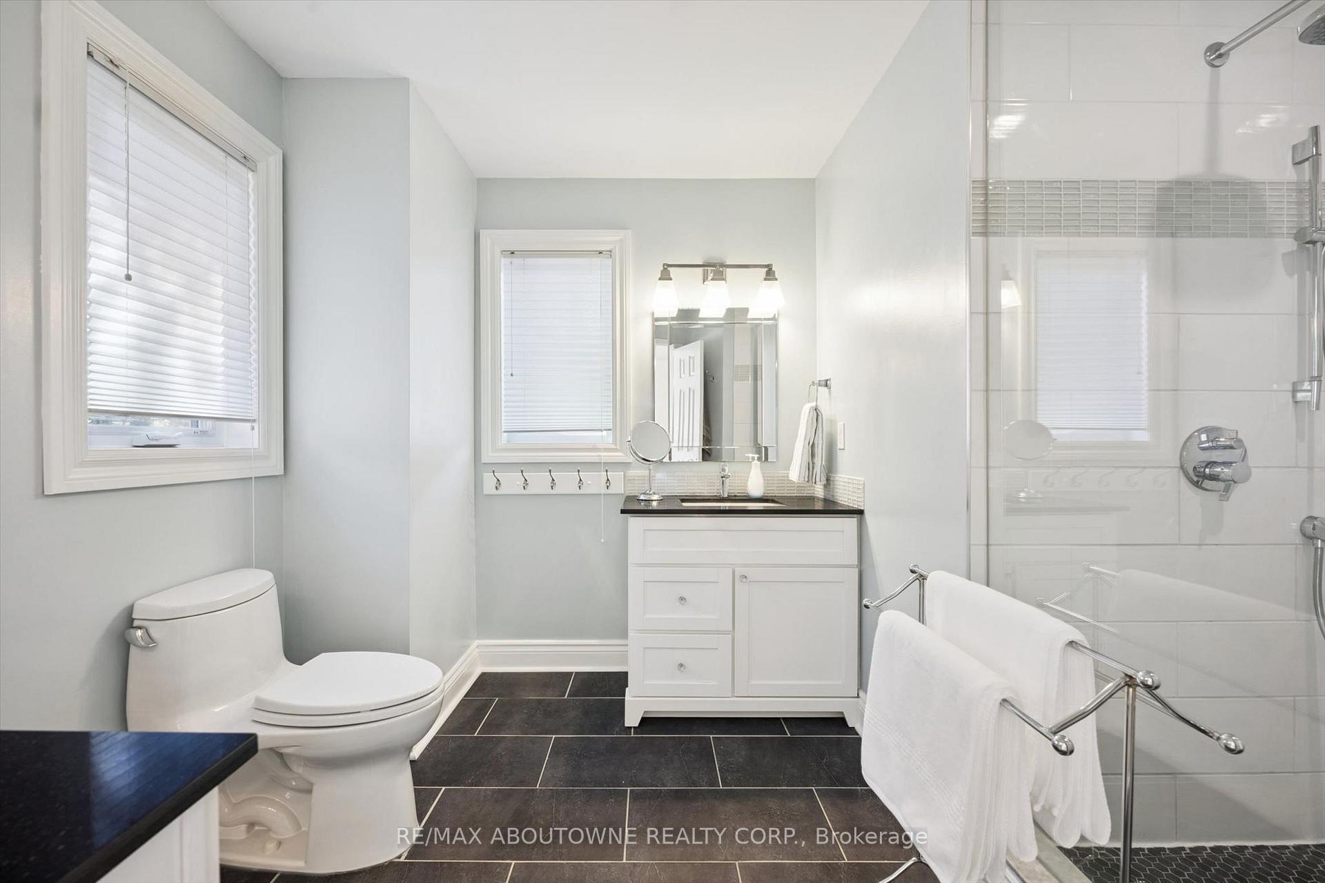 Photo 25 of 2086 Sprucedale Drive, Oakville, River Oaks — HOMEH