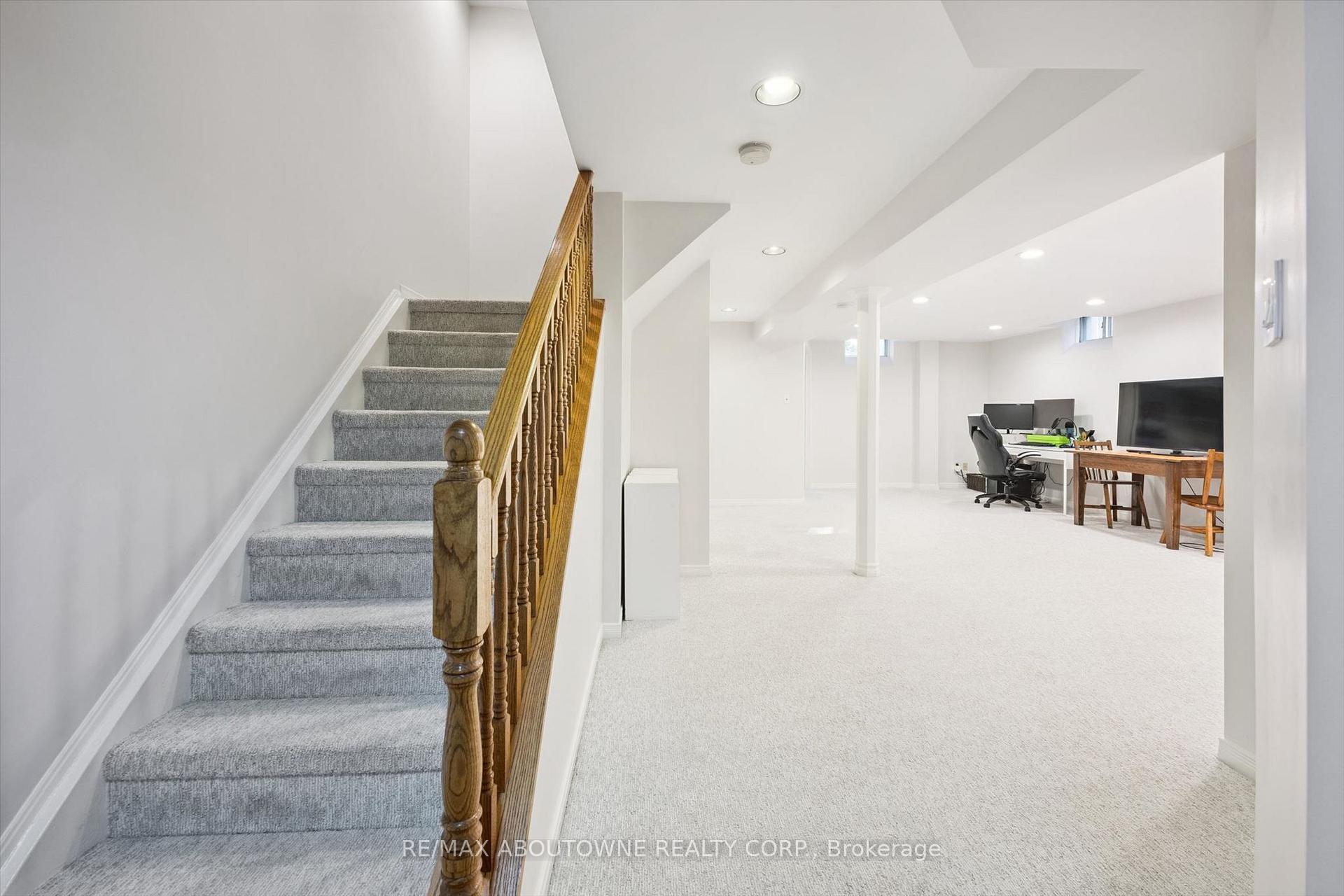 Photo 32 of 2086 Sprucedale Drive, Oakville, River Oaks — HOMEH