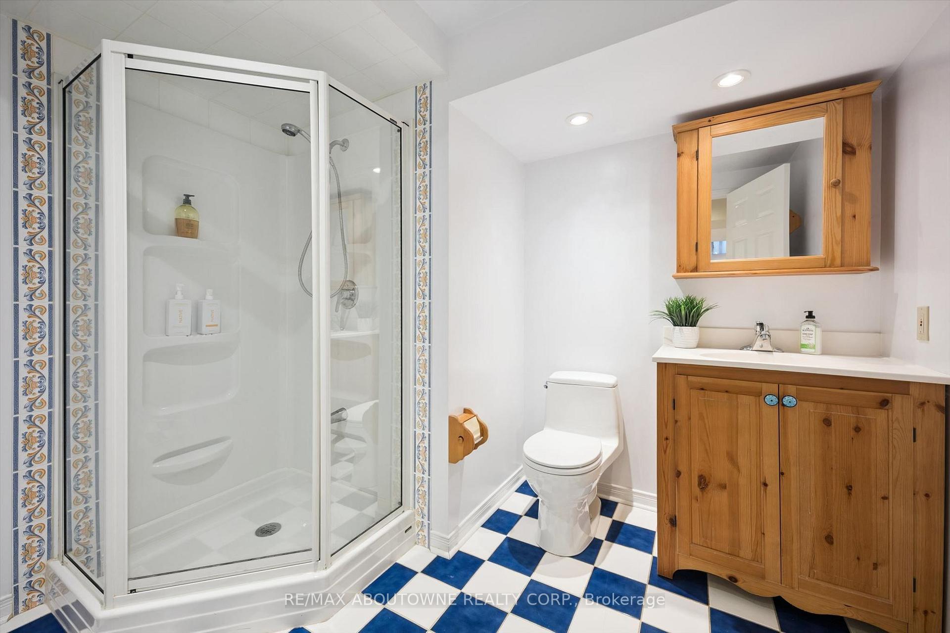 Photo 35 of 2086 Sprucedale Drive, Oakville, River Oaks — HOMEH