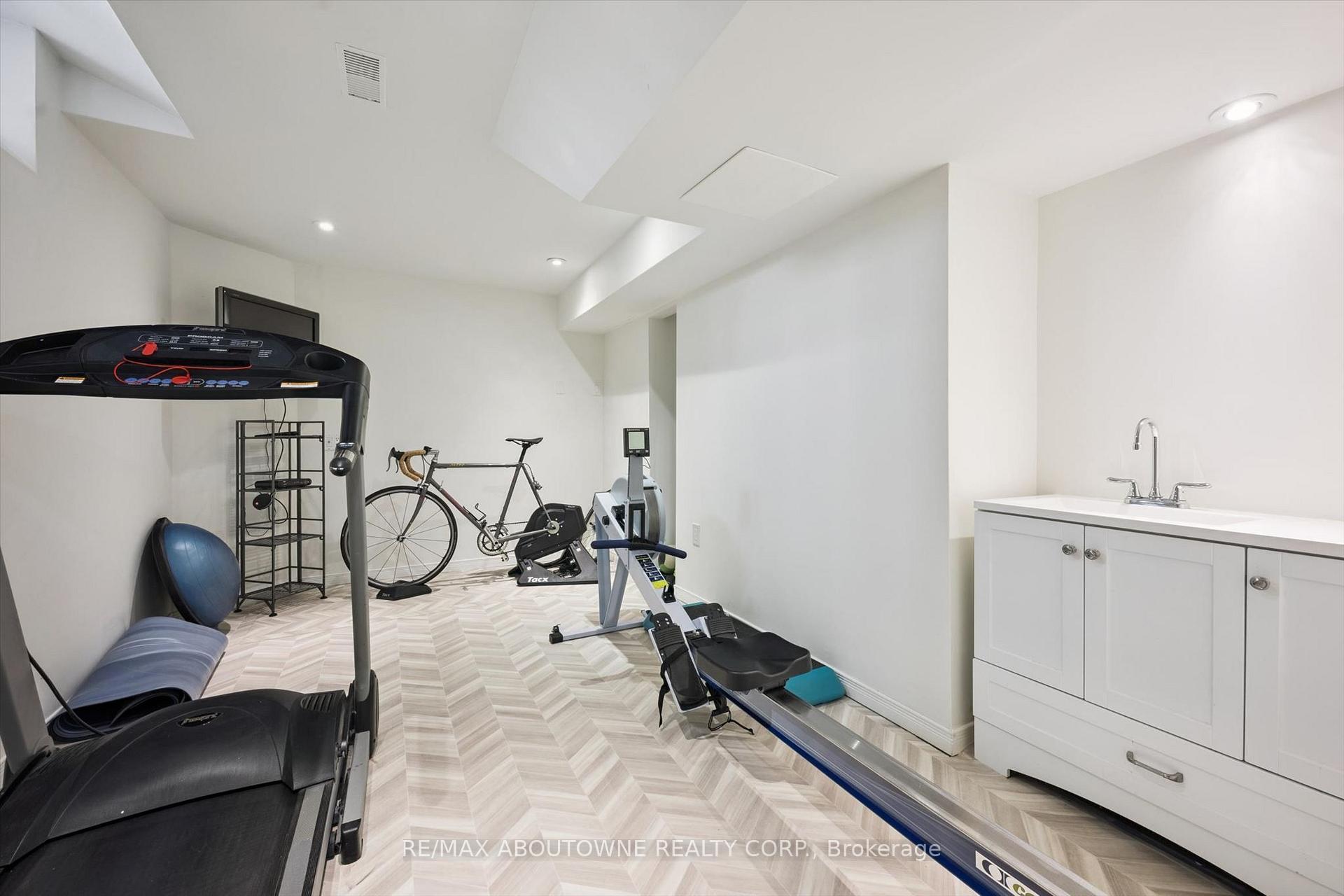 Photo 37 of 2086 Sprucedale Drive, Oakville, River Oaks — HOMEH