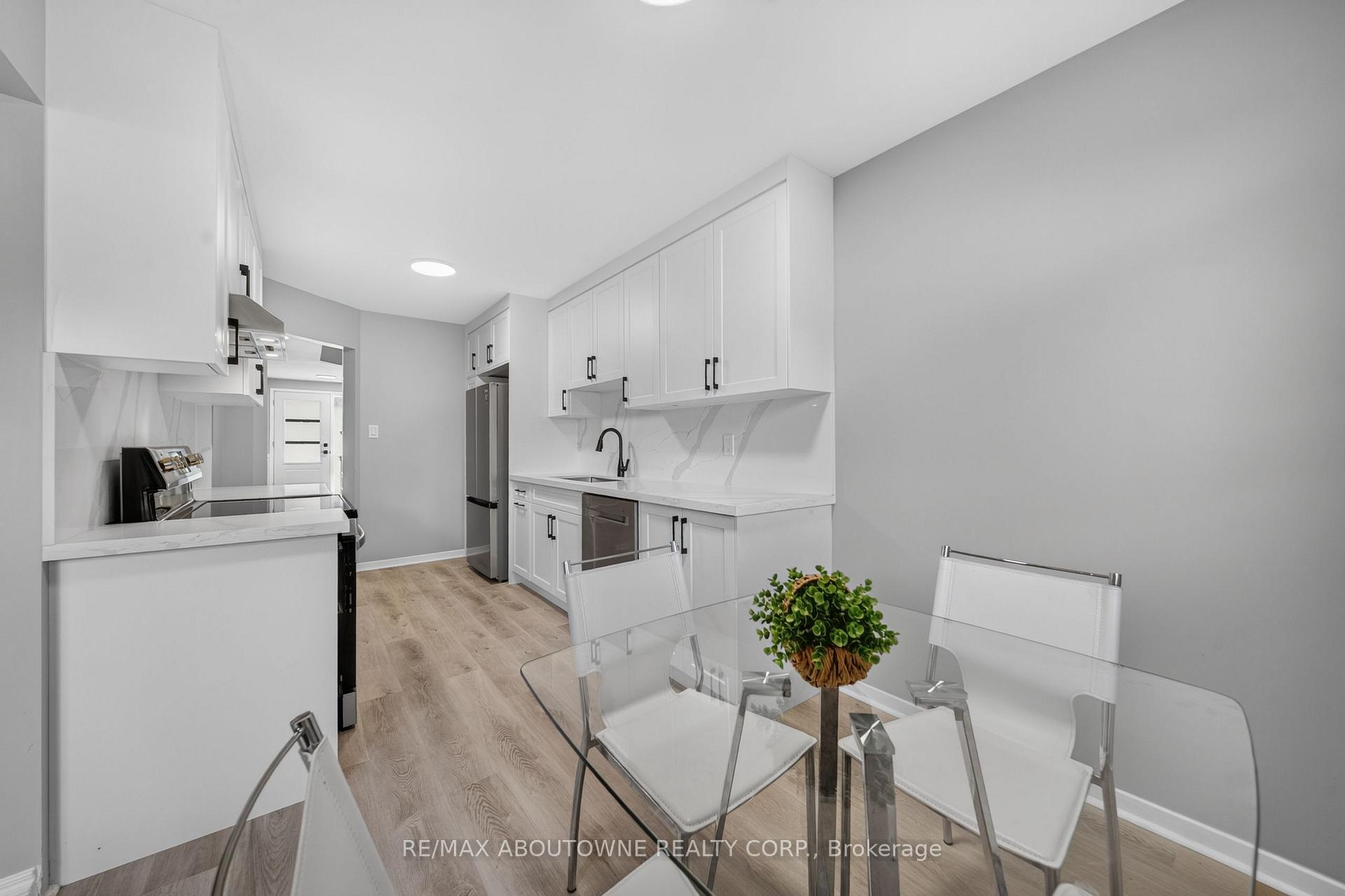 Photo 6 of 4353 Sawmill Valley Drive, Mississauga, Erin Mills — HOMEH