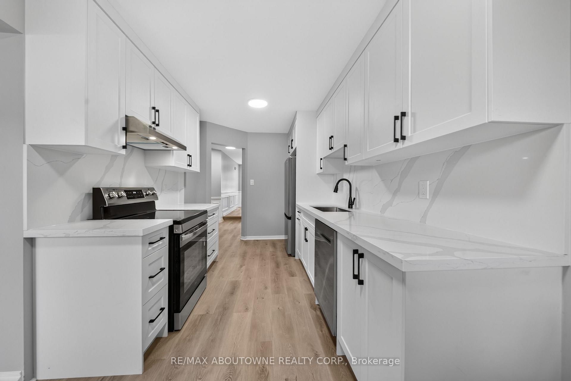 Photo 7 of 4353 Sawmill Valley Drive, Mississauga, Erin Mills — HOMEH