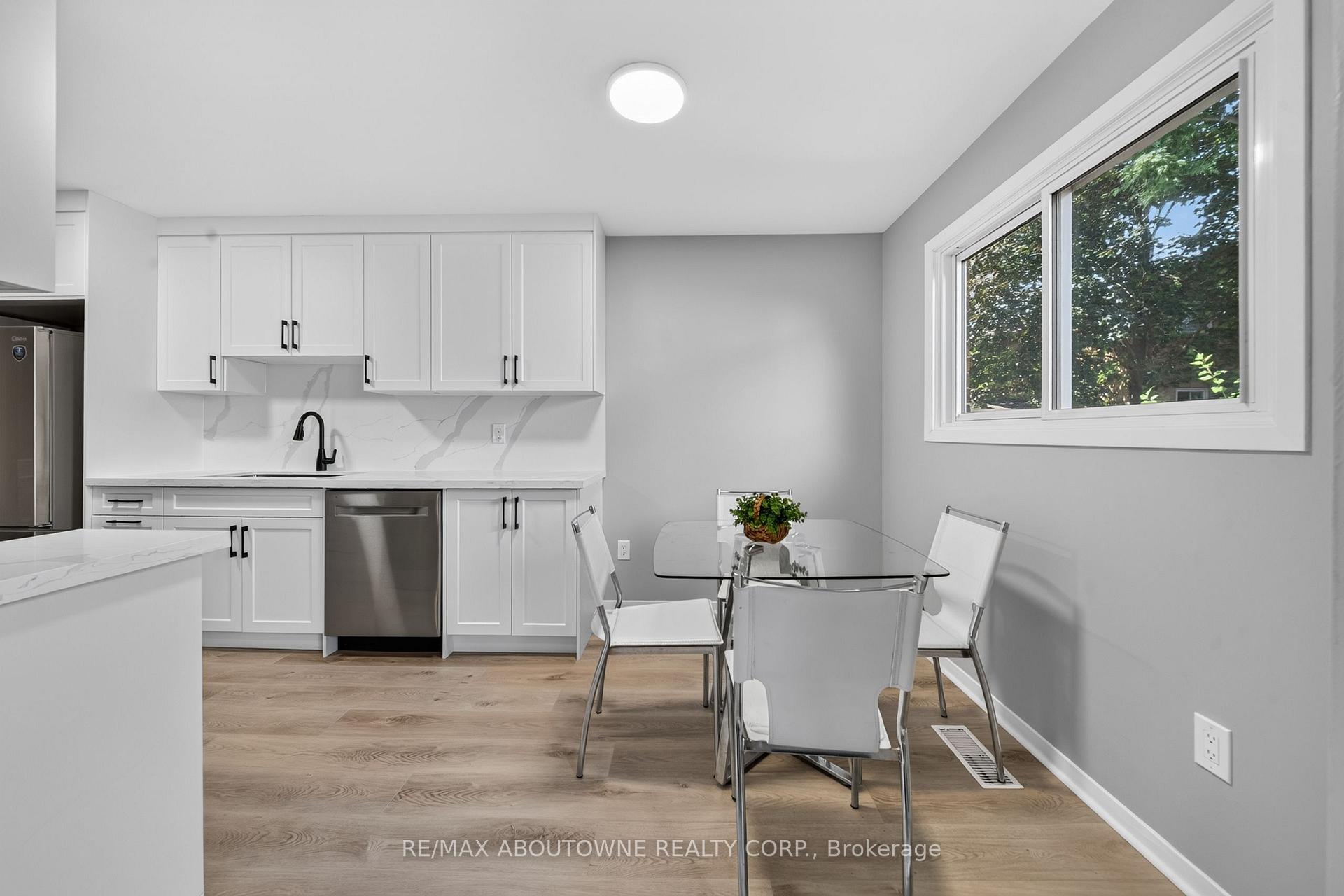 Photo 10 of 4353 Sawmill Valley Drive, Mississauga, Erin Mills — HOMEH
