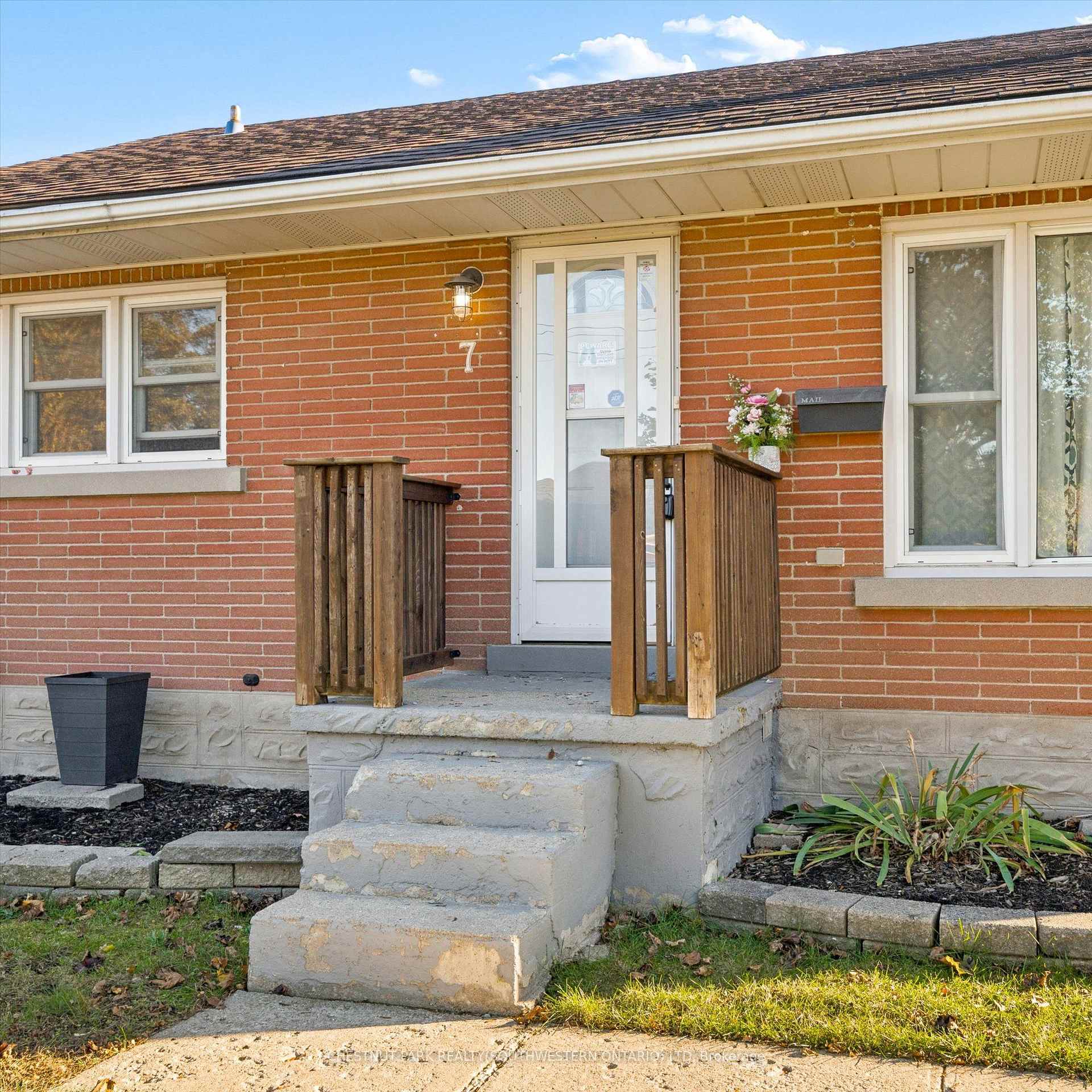 Photo 2 of 7 Prueter Avenue, Kitchener, Uptown Waterloo/North Ward — HOMEH