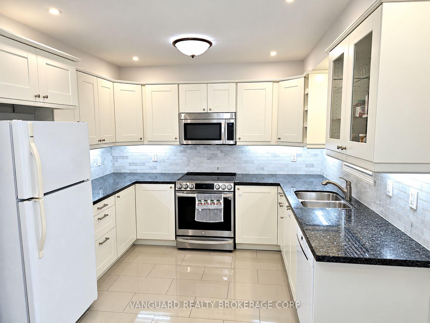Photo 2 of Unit 58, 19 Foxchase Avenue, Vaughan, East Woodbridge — HOMEH