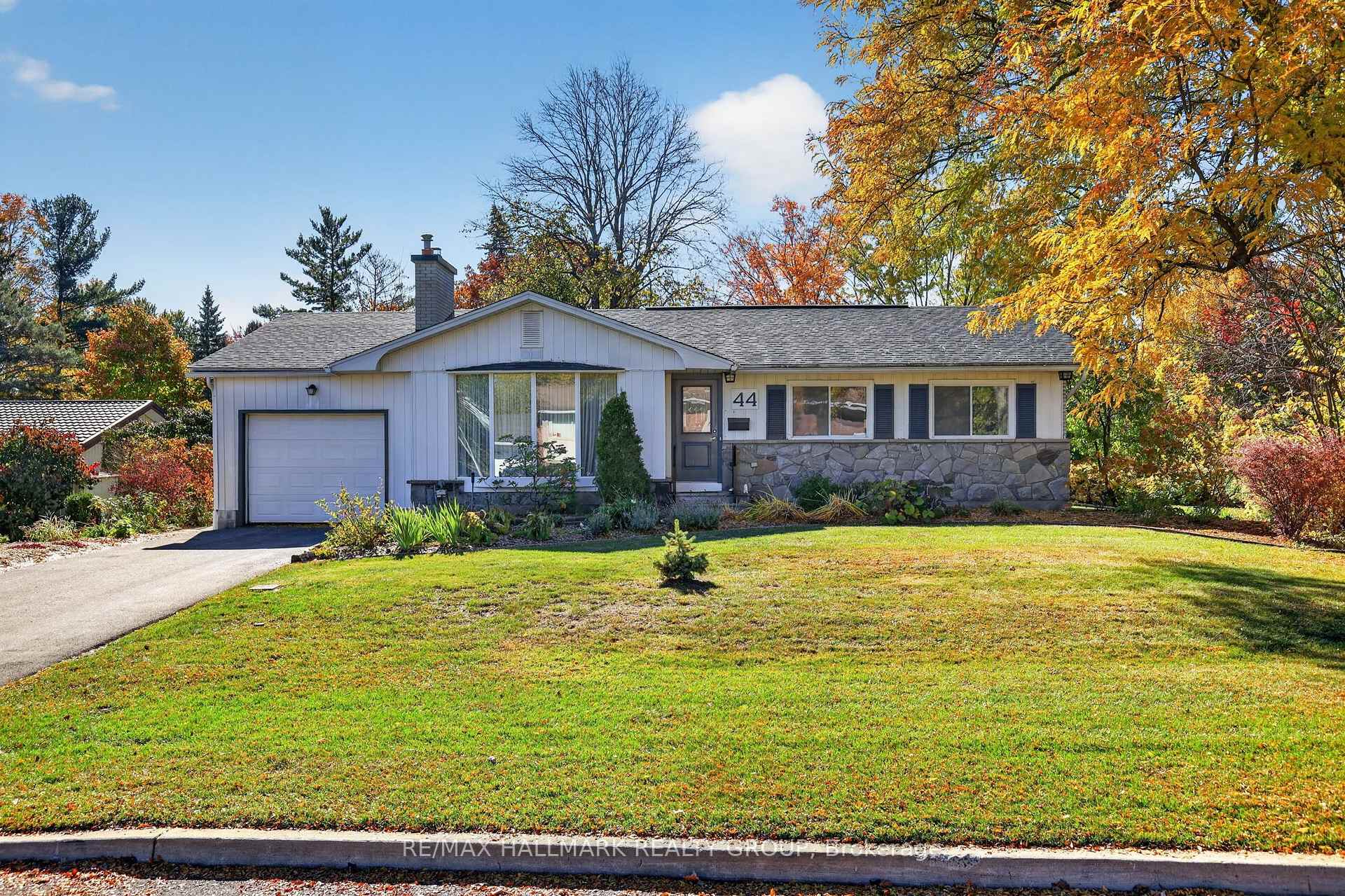 Photo 1 of 44 Singal Street, Ottawa, Kanata - Glencairn/Hazeldean — HOMEH