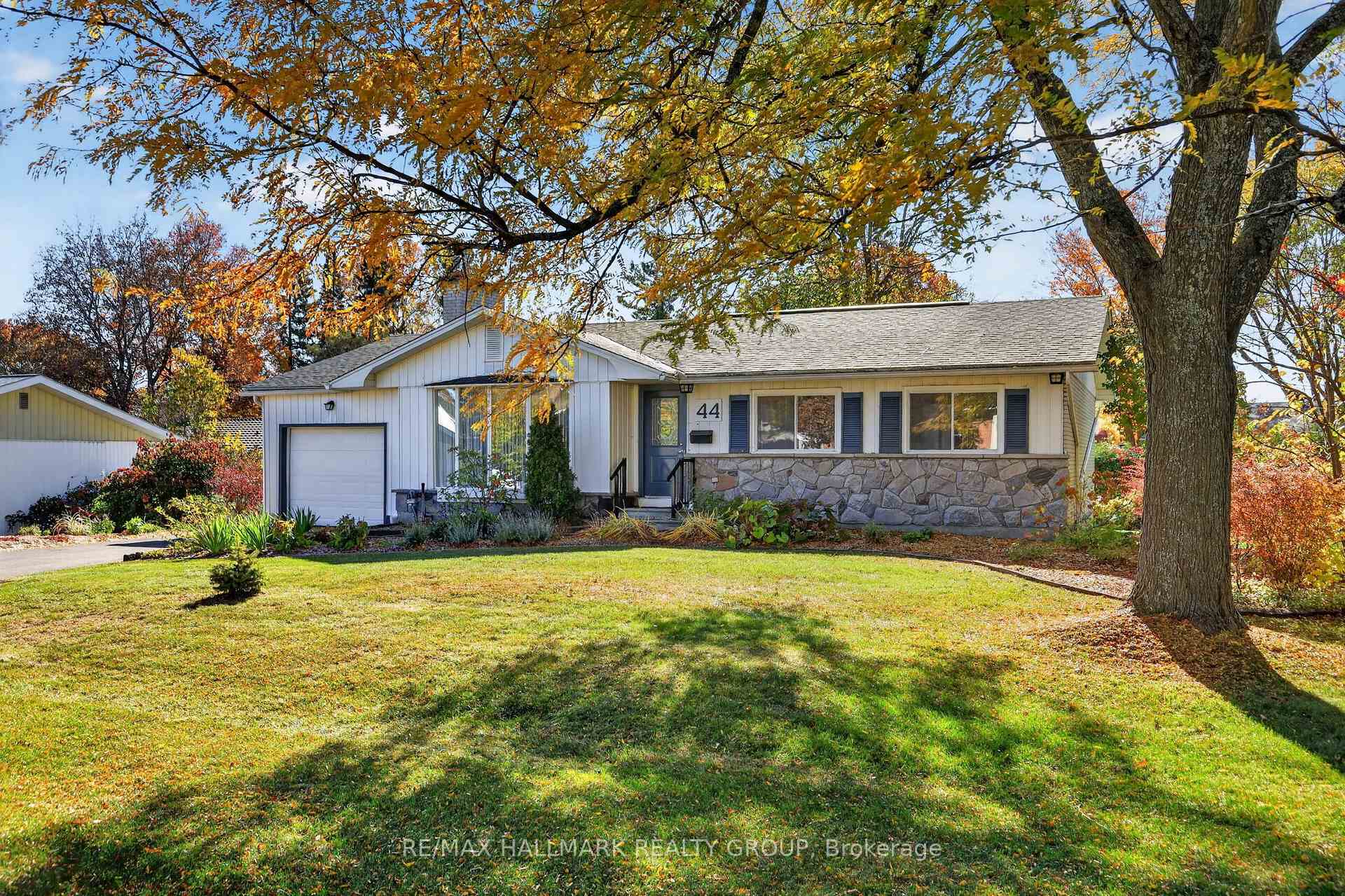Photo 2 of 44 Singal Street, Ottawa, Kanata - Glencairn/Hazeldean — HOMEH