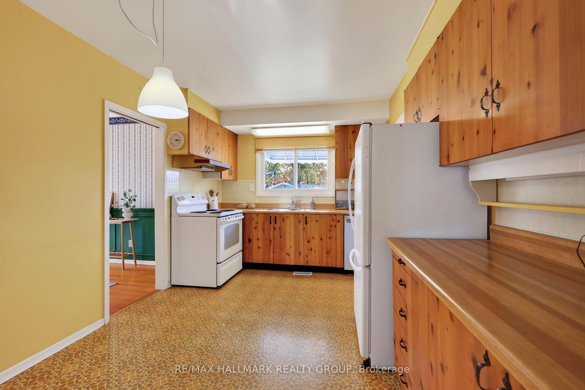 Photo 11 of 44 Singal Street, Ottawa, Kanata - Glencairn/Hazeldean — HOMEH