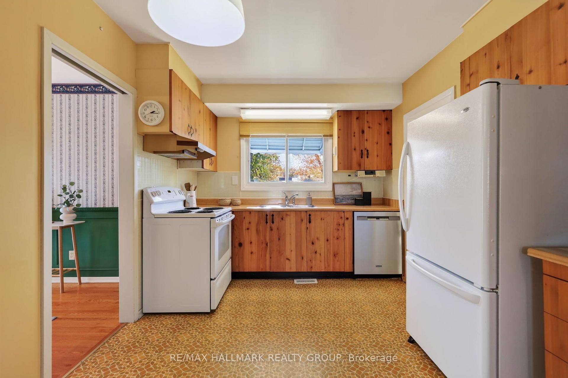 Photo 12 of 44 Singal Street, Ottawa, Kanata - Glencairn/Hazeldean — HOMEH