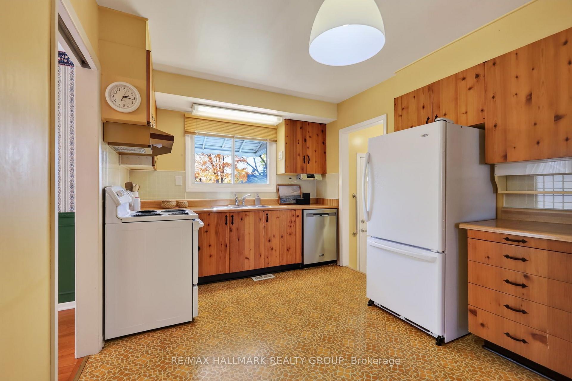 Photo 13 of 44 Singal Street, Ottawa, Kanata - Glencairn/Hazeldean — HOMEH